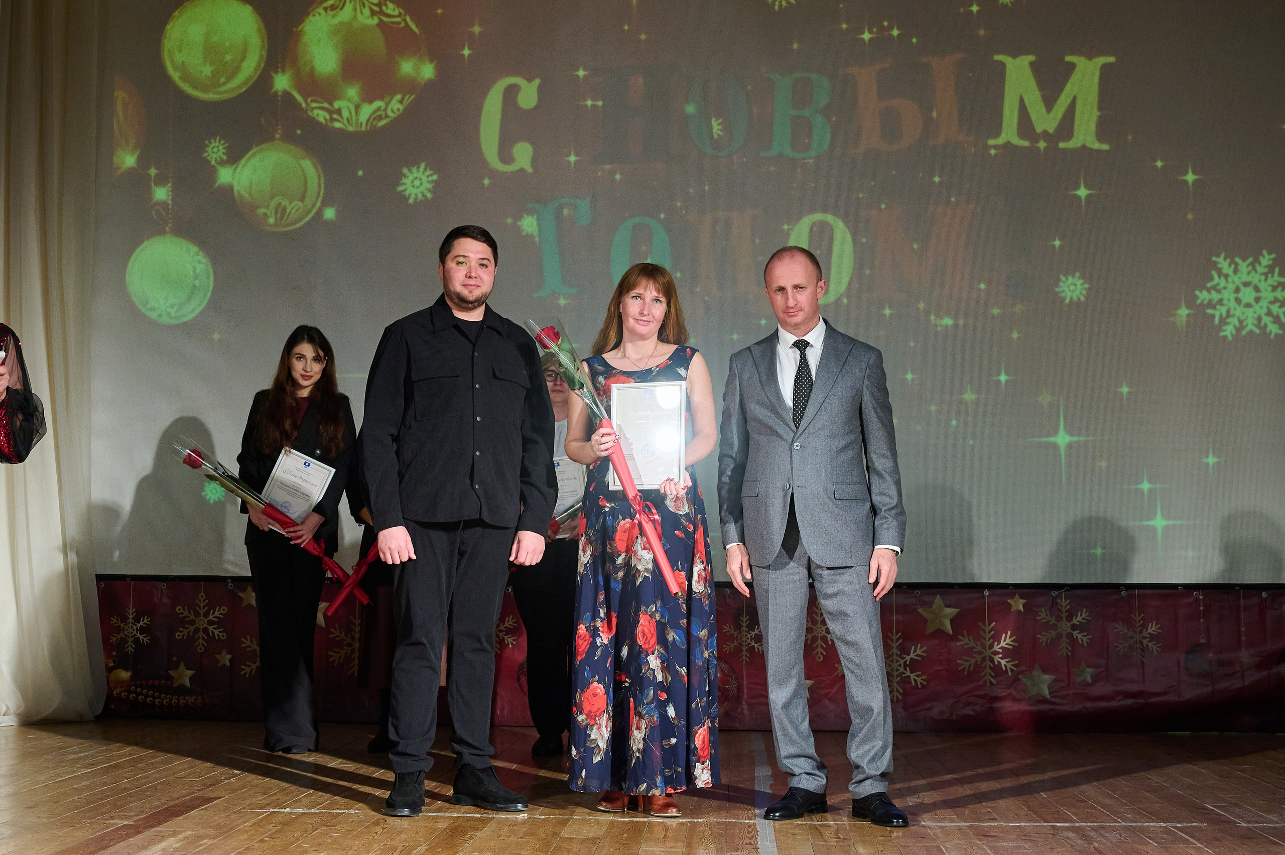 Концерт НГ В ДК. Жизнь курорта Кабардинка в фотографиях