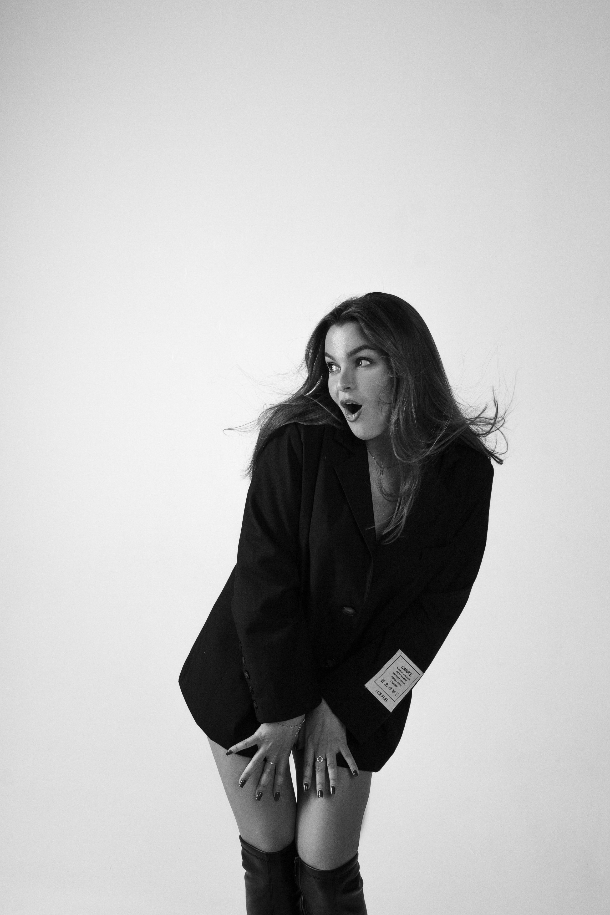 Черно-белая фотосессия в студии в темном ключе. Фотограф Наталья Воронина Москва