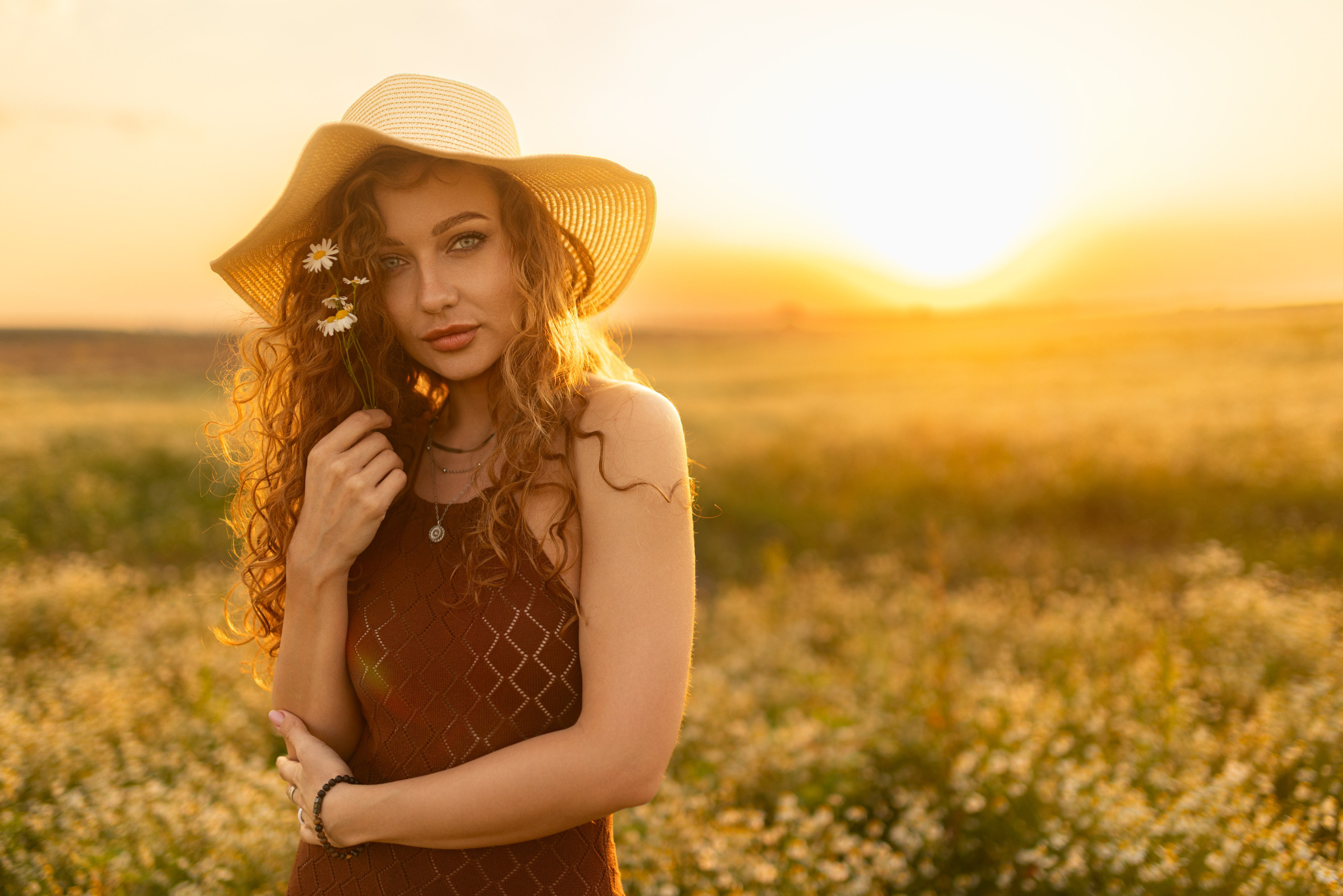 Фотосет на рассвете с Дианой в поле ромашек и пшеницы в формате для «себя». Дмитрий Шульгин, портретный фотограф в Воронеже