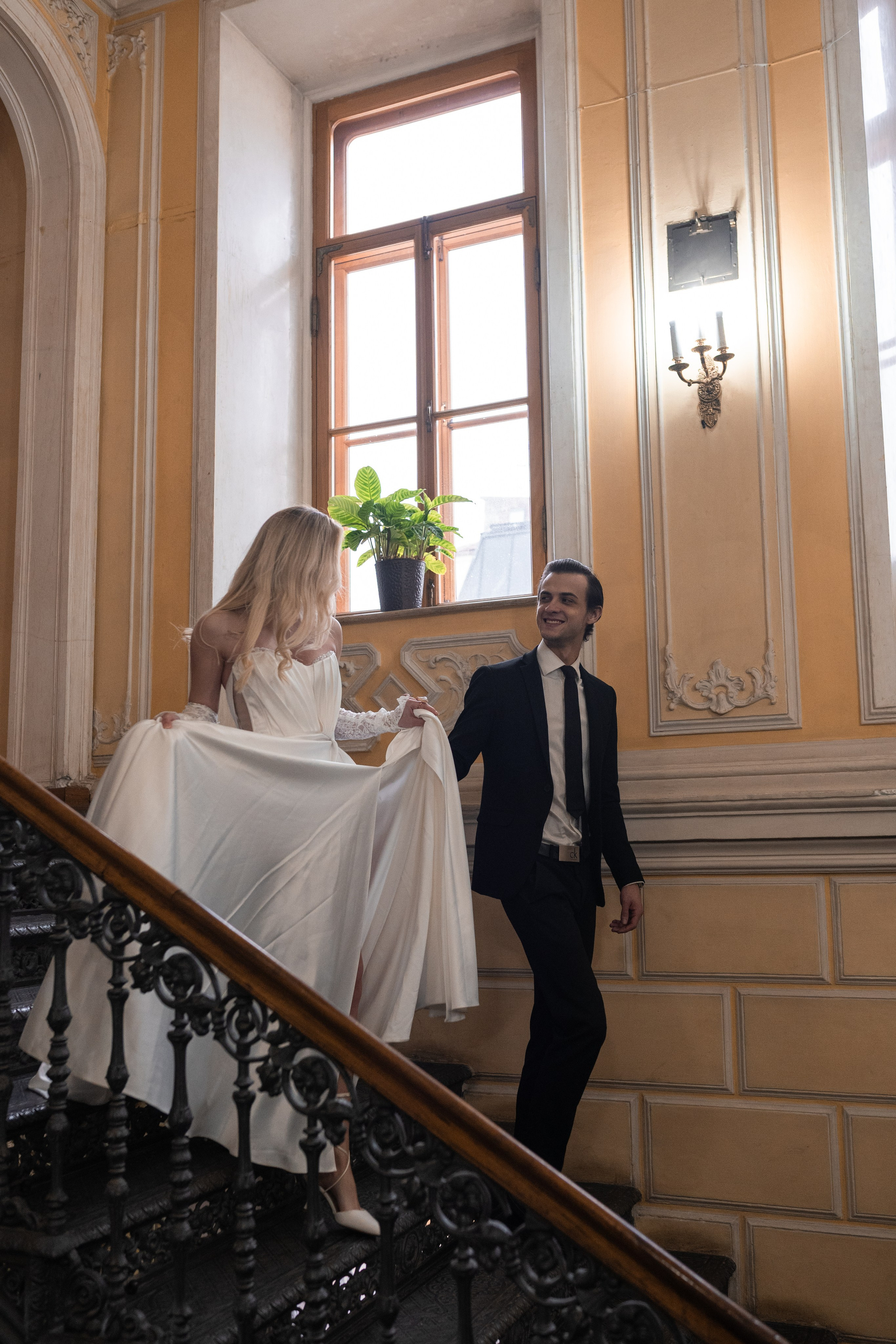 Свадебная фотосессия в Пушкинской библиотеке. Свадебный фотограф в Москве Анна Полушина