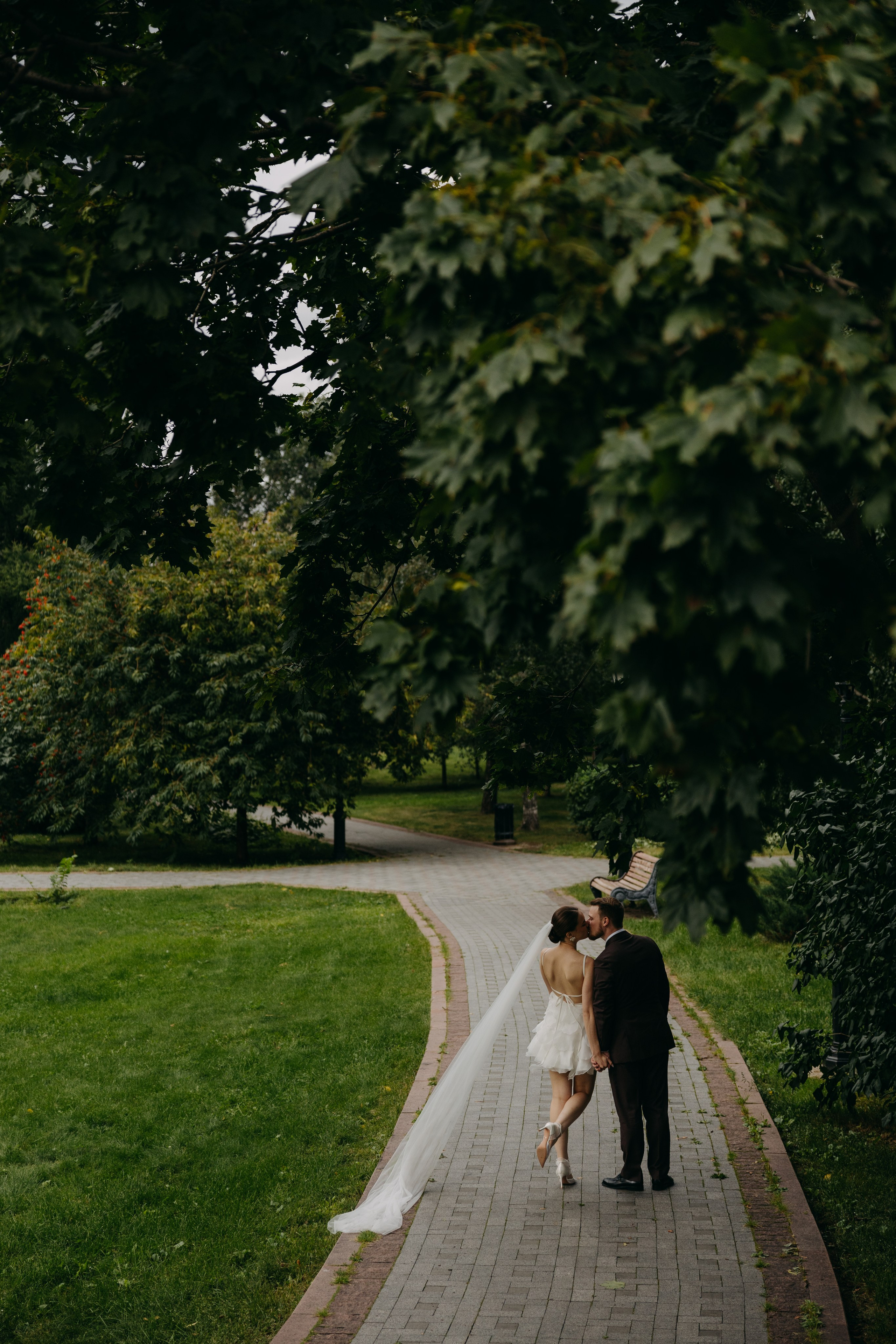 Ирина и Алексей | прогулка Котельническая наб. Свадебный фотограф Москва Анастасия Храмова