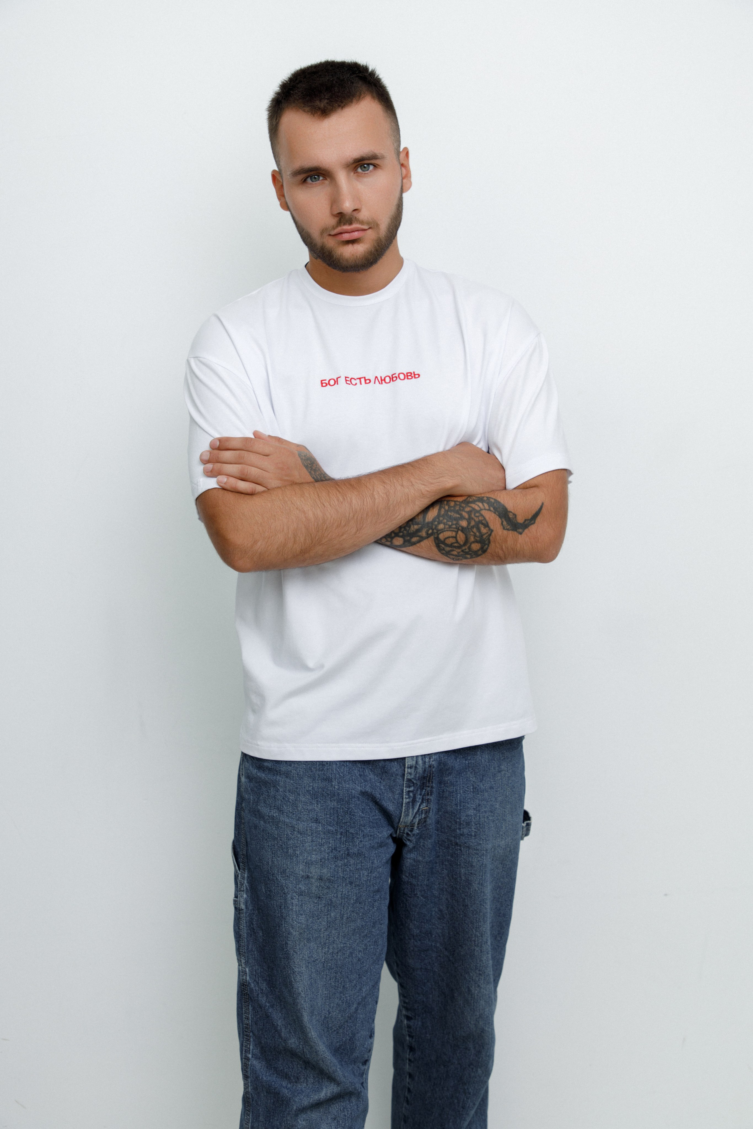 Каталог для бренда футболок. Фотограф Ксения Третьякова, Санкт-Петербург