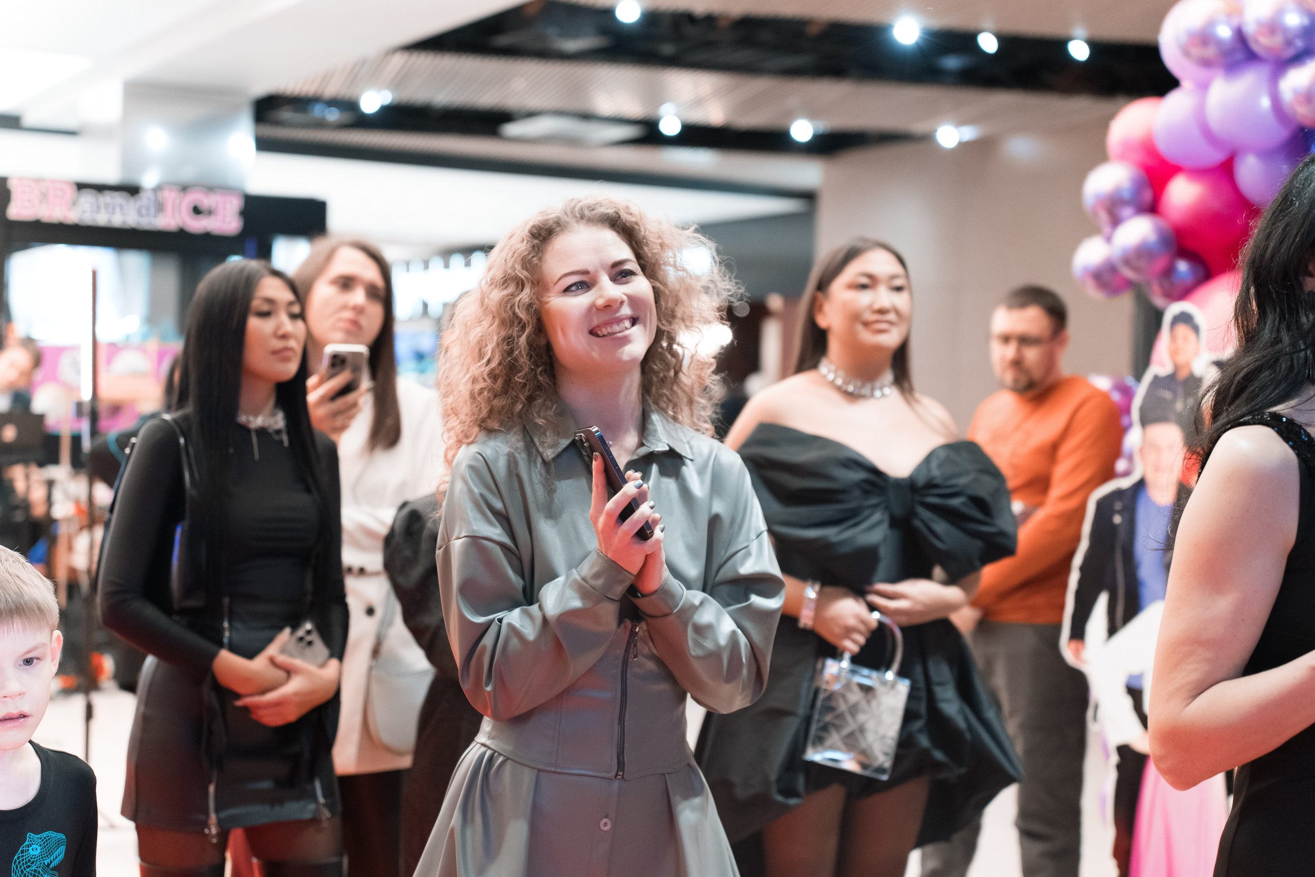 Веб-сериал «МЫ». Для тех, кто не ждёт удачи, а создаёт её. Каждая фотосессия — это твой момент, твой стиль, твой успех. 📸