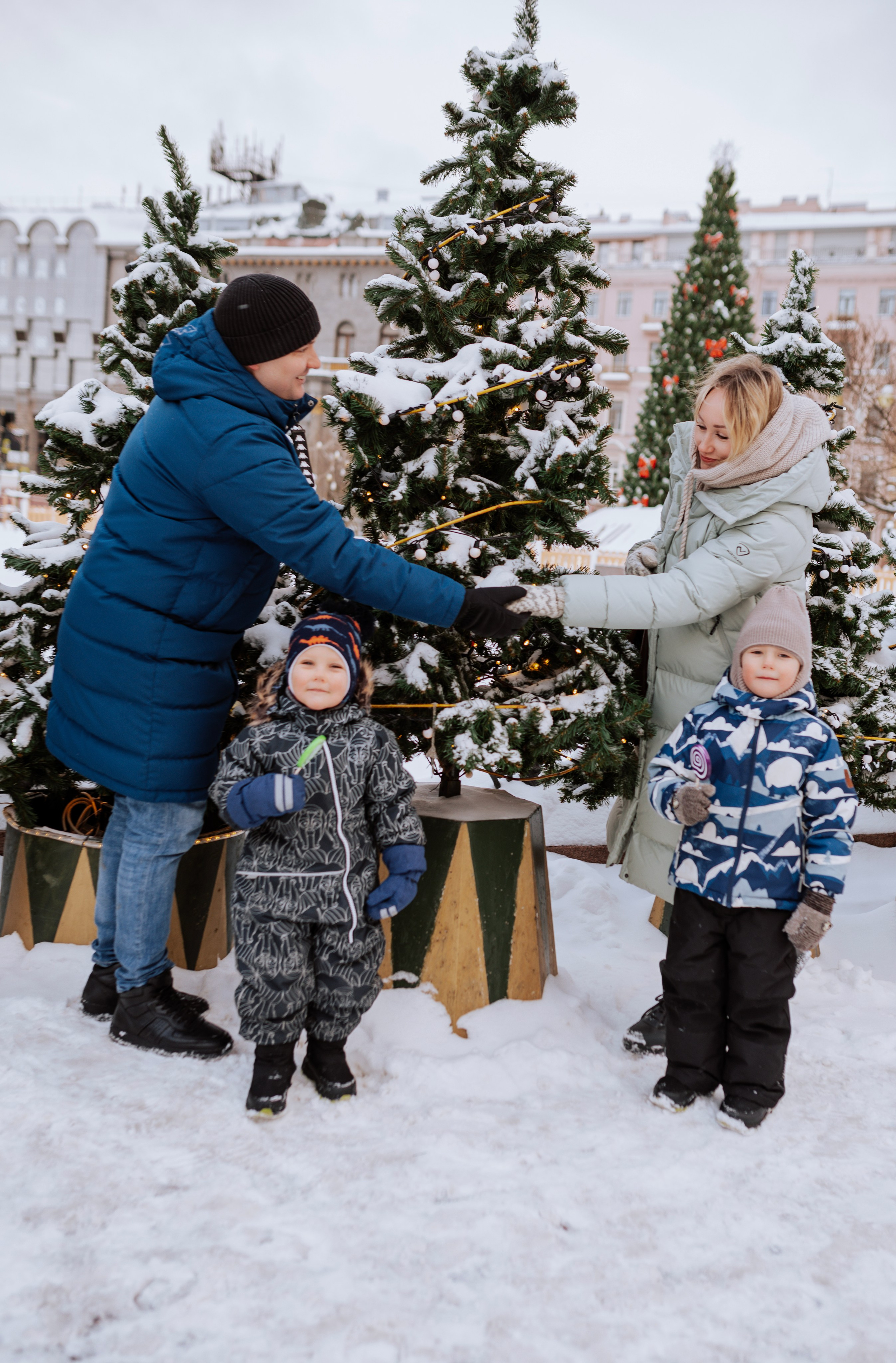Семейная, Манежная площадь
