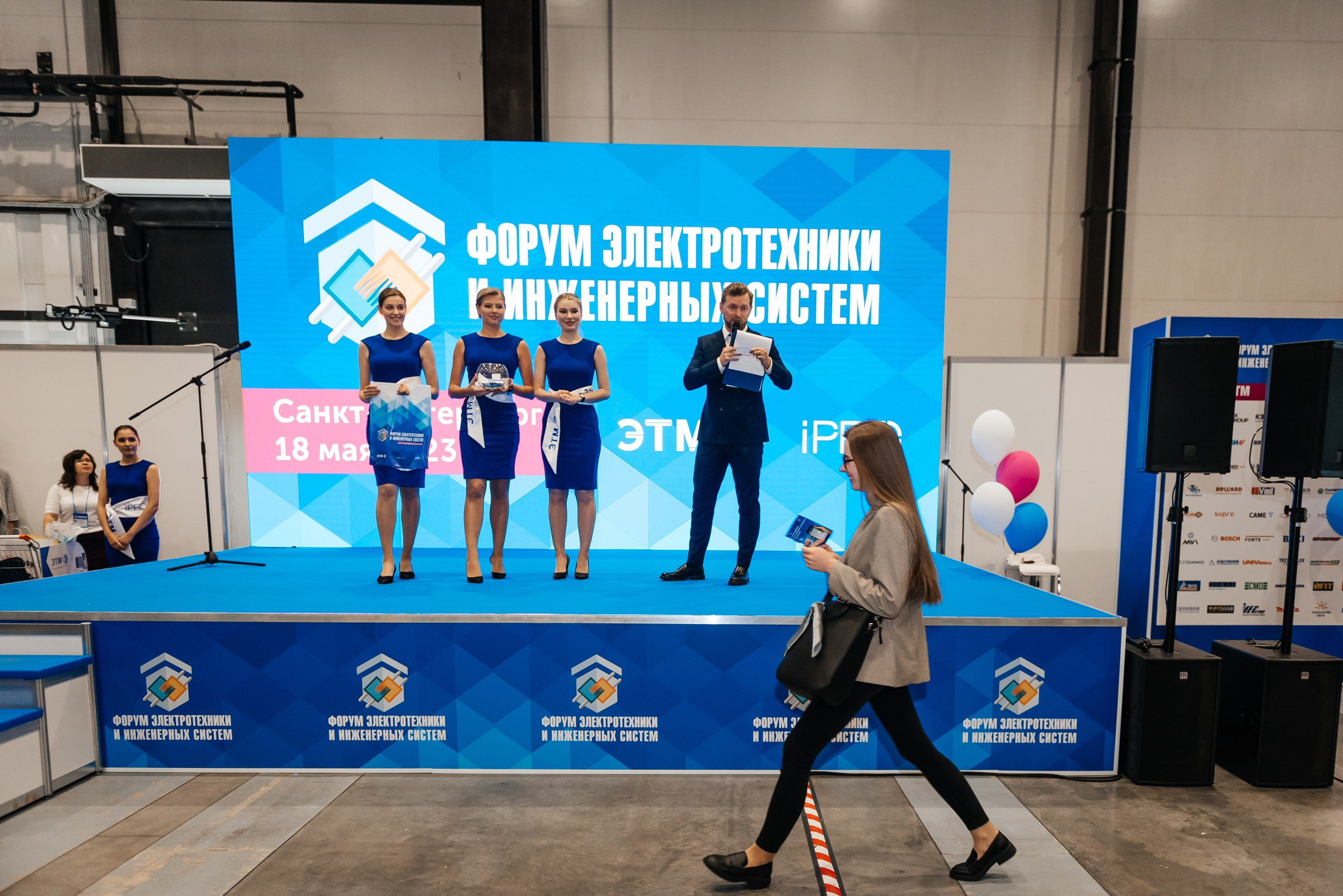 Репортажная съёмка на форуме ЭТМ. Свадебный фотограф в Санкт-Петербурге Венера Ахметова