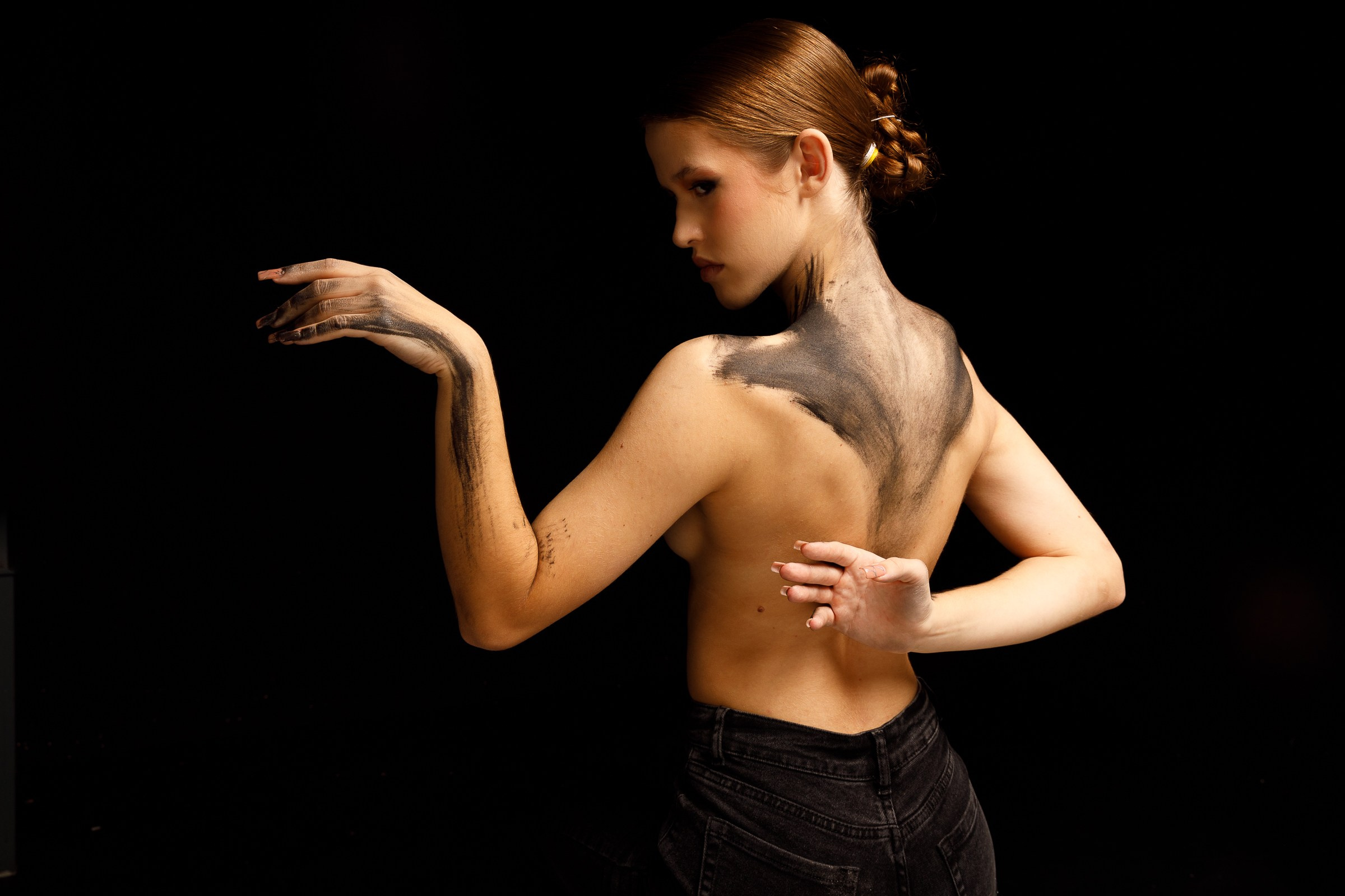 Кристина съёмка с краской. Алексей Торопов фотограф