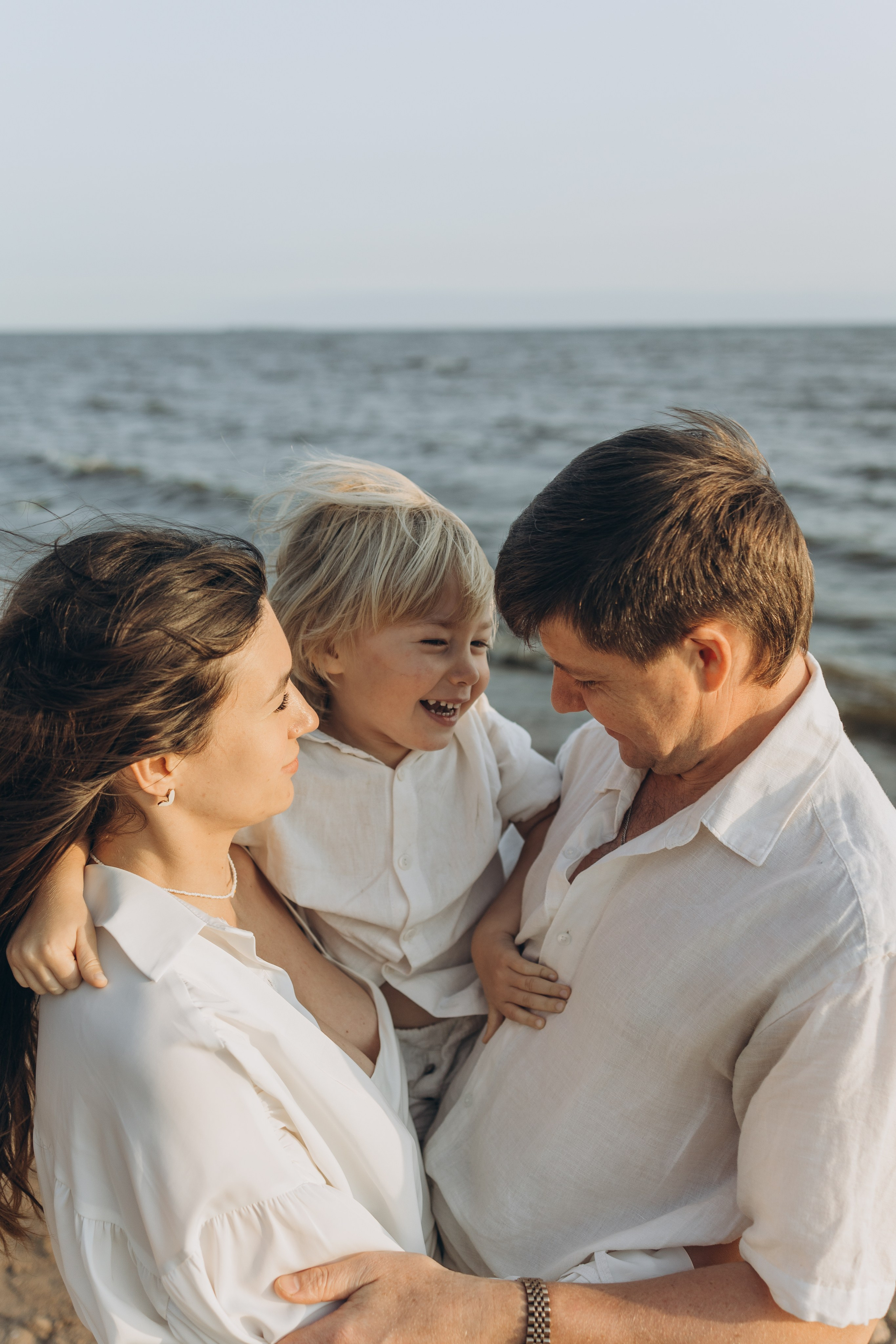 Эмилия, Дмитрий и Демид на Финском заливе. Семейный фотограф в Москве Виктория Ястребинская