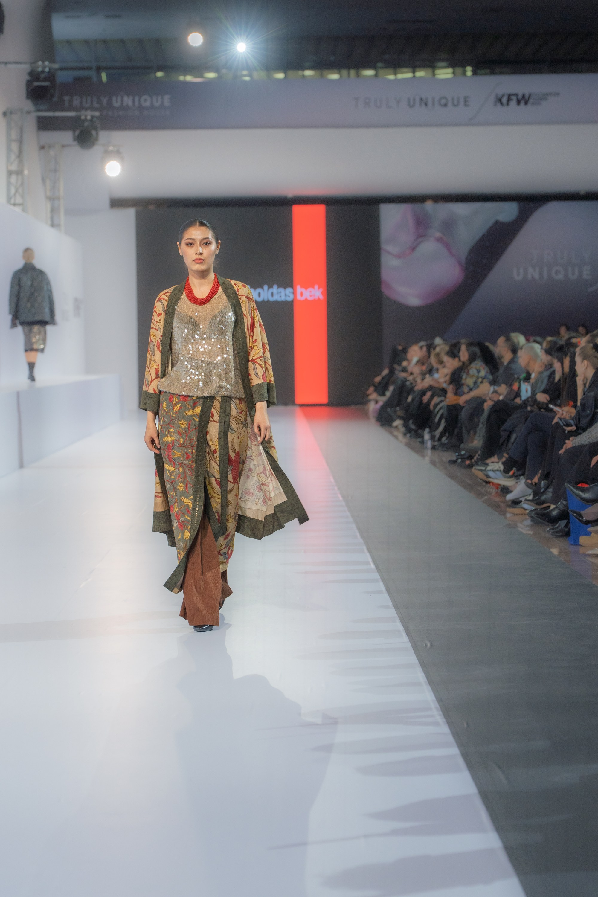 Yerlan Zholdasbek. Сайт Алматинского НЮ АРТ, будуар и фэшн фотографа Дениса Карпенко