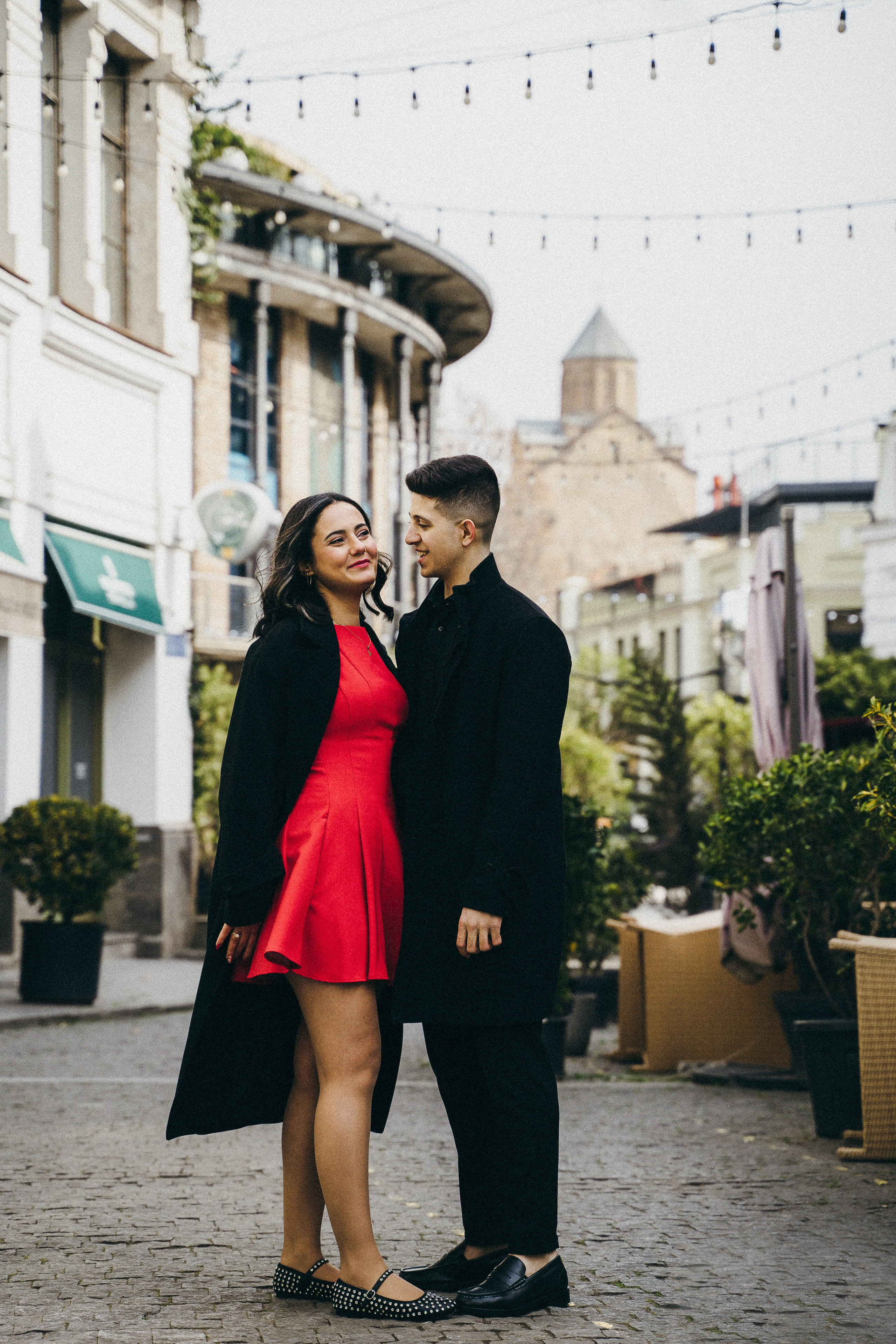 Девушка в красном