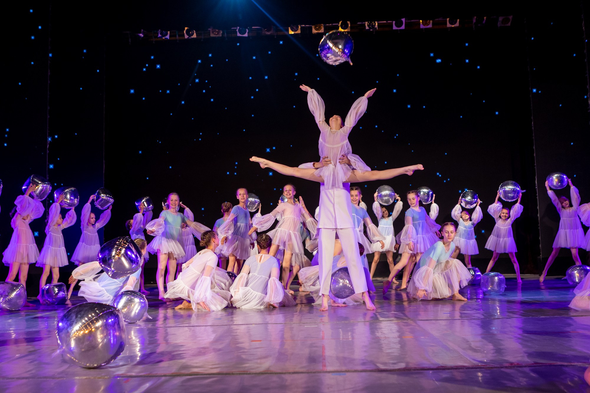 Отчетный концерт Заслуженного коллектива РФ «Жемчужинка» в Оренбурге, ДК «Россия», 2025 г. Фотограф в Оренбурге. Профессиональный фотограф