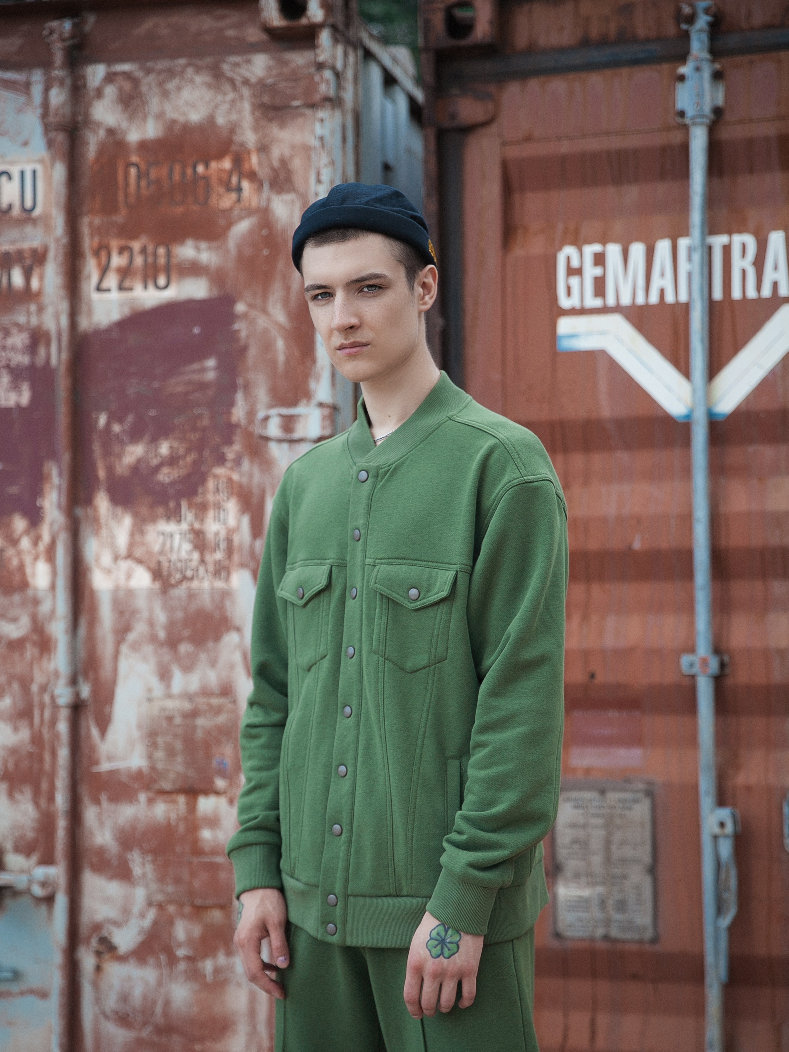 Лук бук Tolyboy. Каталожный и предметный фотограф в Москве Анна Nesmeliva