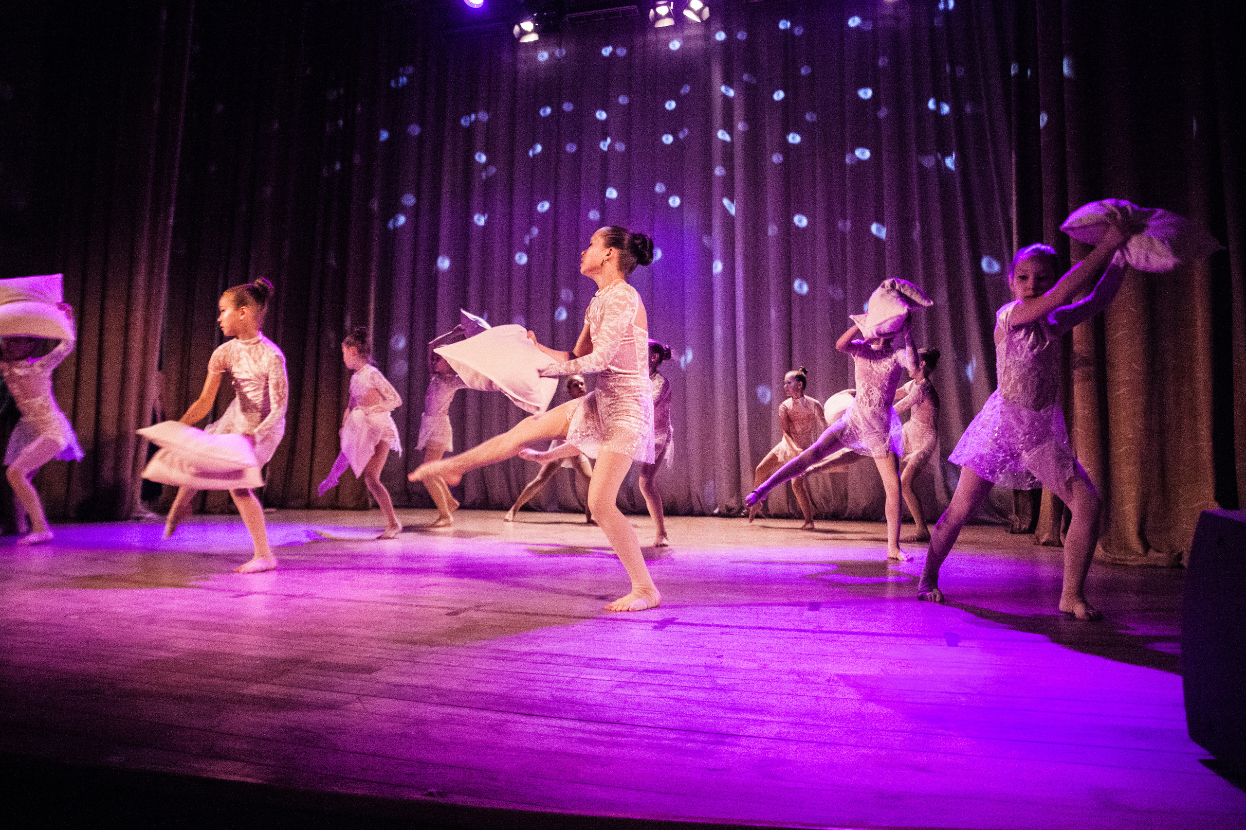 Детский танцевальный концерт. Фотограф на крещение и венчание в Нижнем Новгороде.Свадебный Фотограф