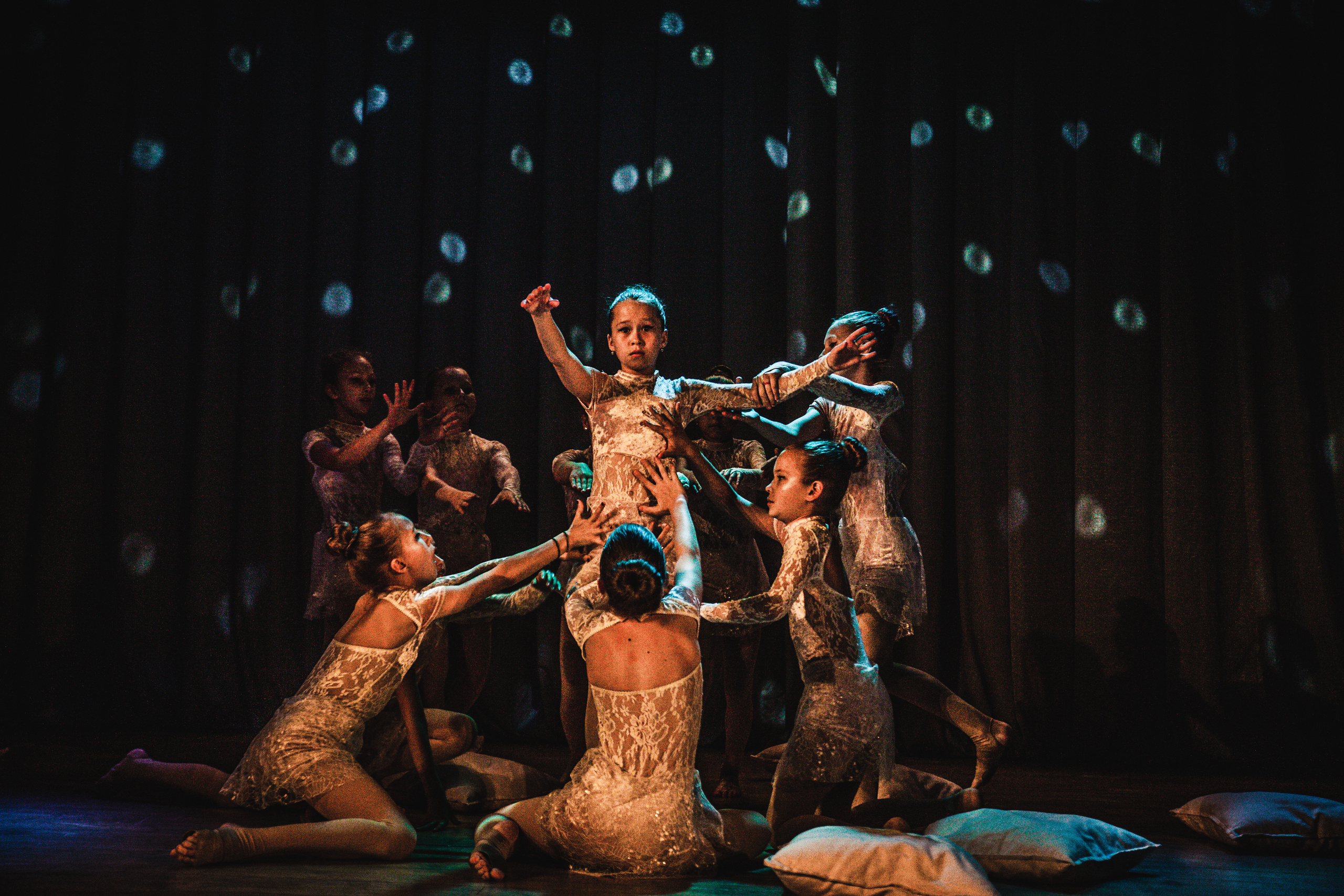 Детский танцевальный концерт. Фотограф на крещение и венчание в Нижнем Новгороде.Свадебный Фотограф