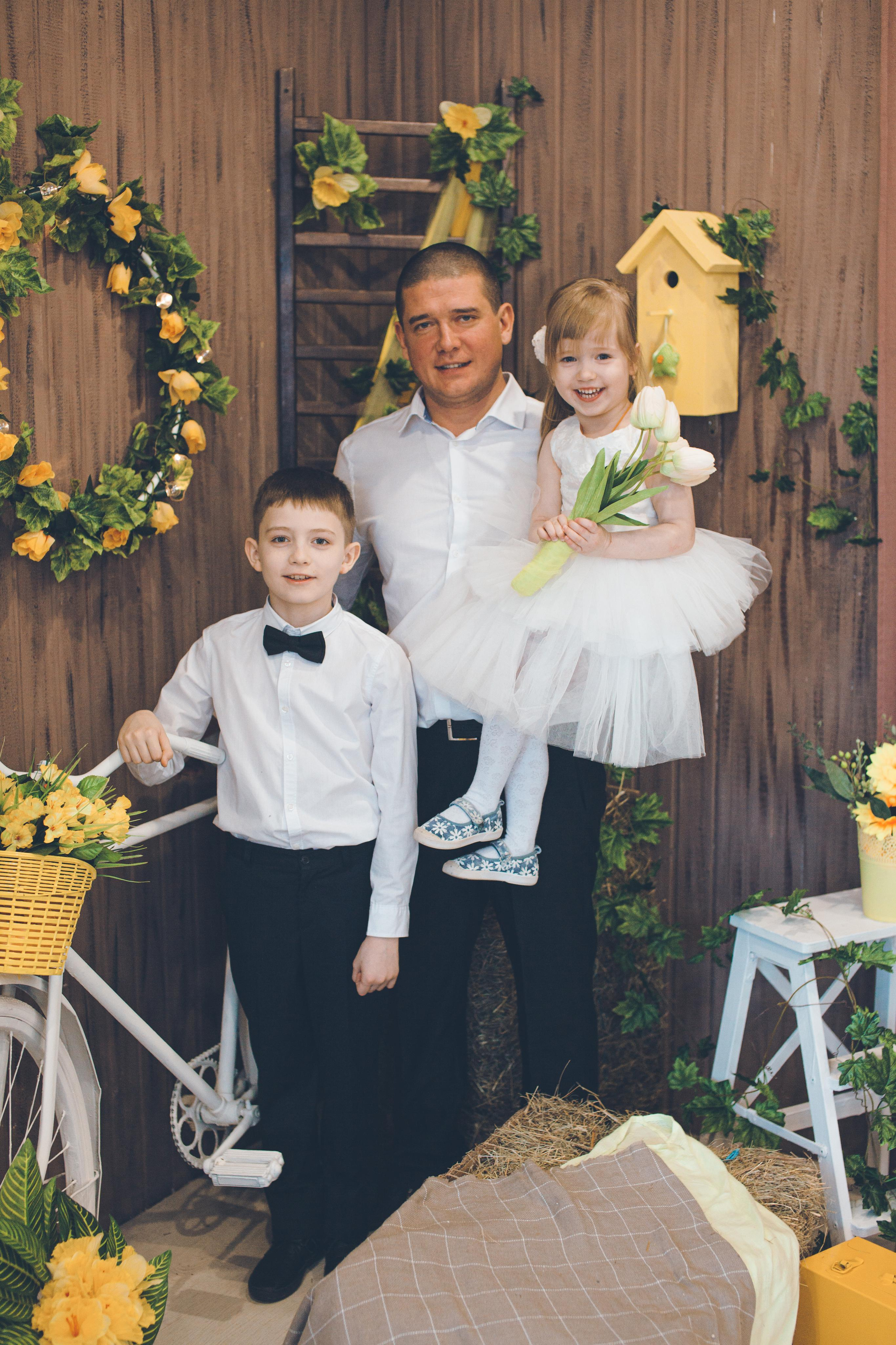 Семейная фотосессия. Фотограф на крещение и венчание в Нижнем Новгороде.Свадебный Фотограф