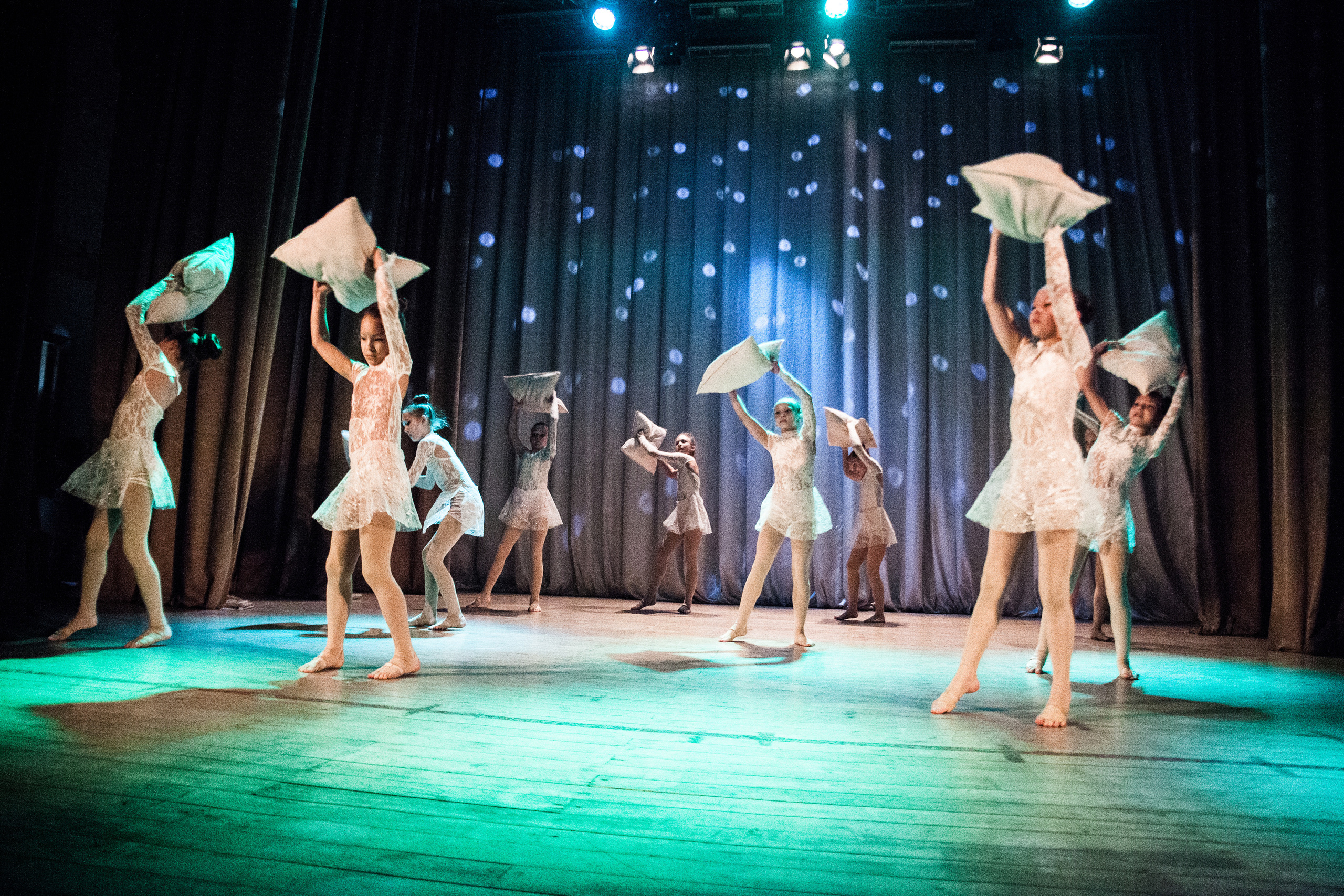 Детский танцевальный концерт. Фотограф на крещение и венчание в Нижнем Новгороде.Свадебный Фотограф