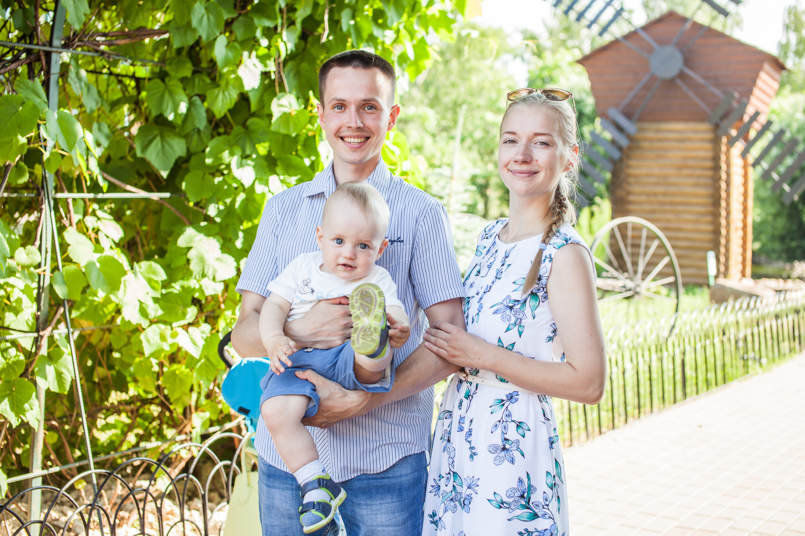 Семейная прогулка в парке. Фотограф на крещение и венчание в Нижнем Новгороде.Свадебный Фотограф