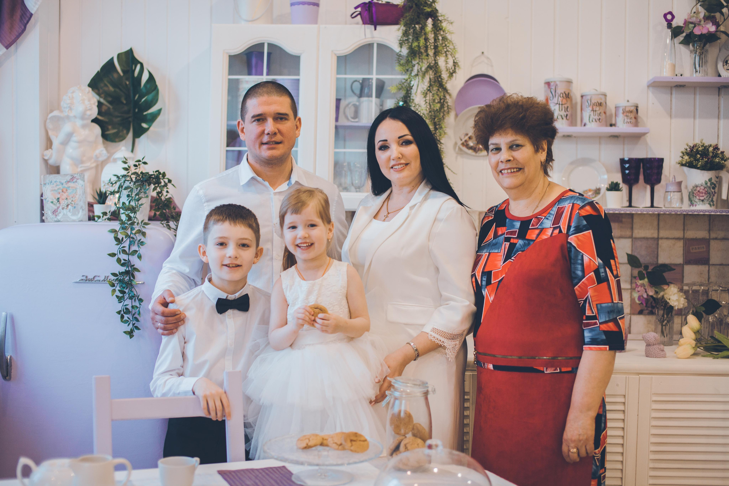 Семейная фотосессия. Фотограф на крещение и венчание в Нижнем Новгороде.Свадебный Фотограф