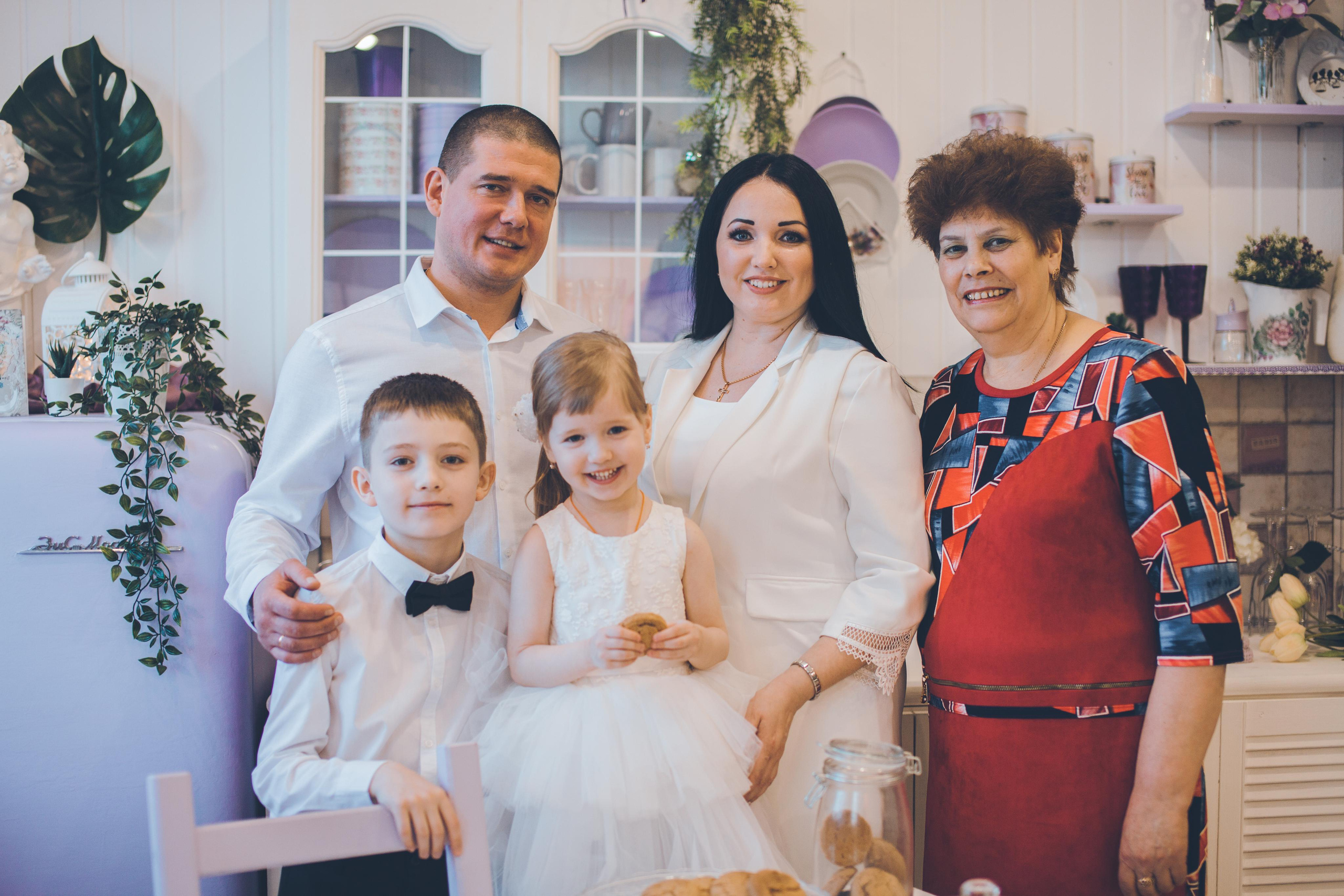 Семейная фотосессия. Фотограф на крещение и венчание в Нижнем Новгороде.Свадебный Фотограф