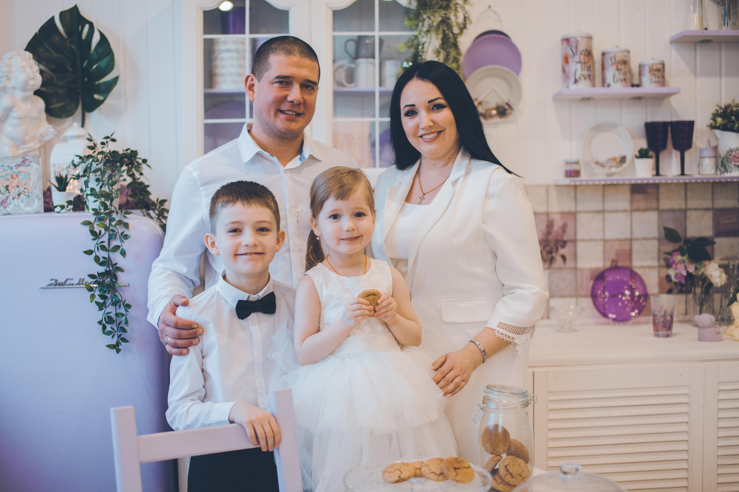 Семейная фотосессия. Фотограф на крещение и венчание в Нижнем Новгороде.Свадебный Фотограф