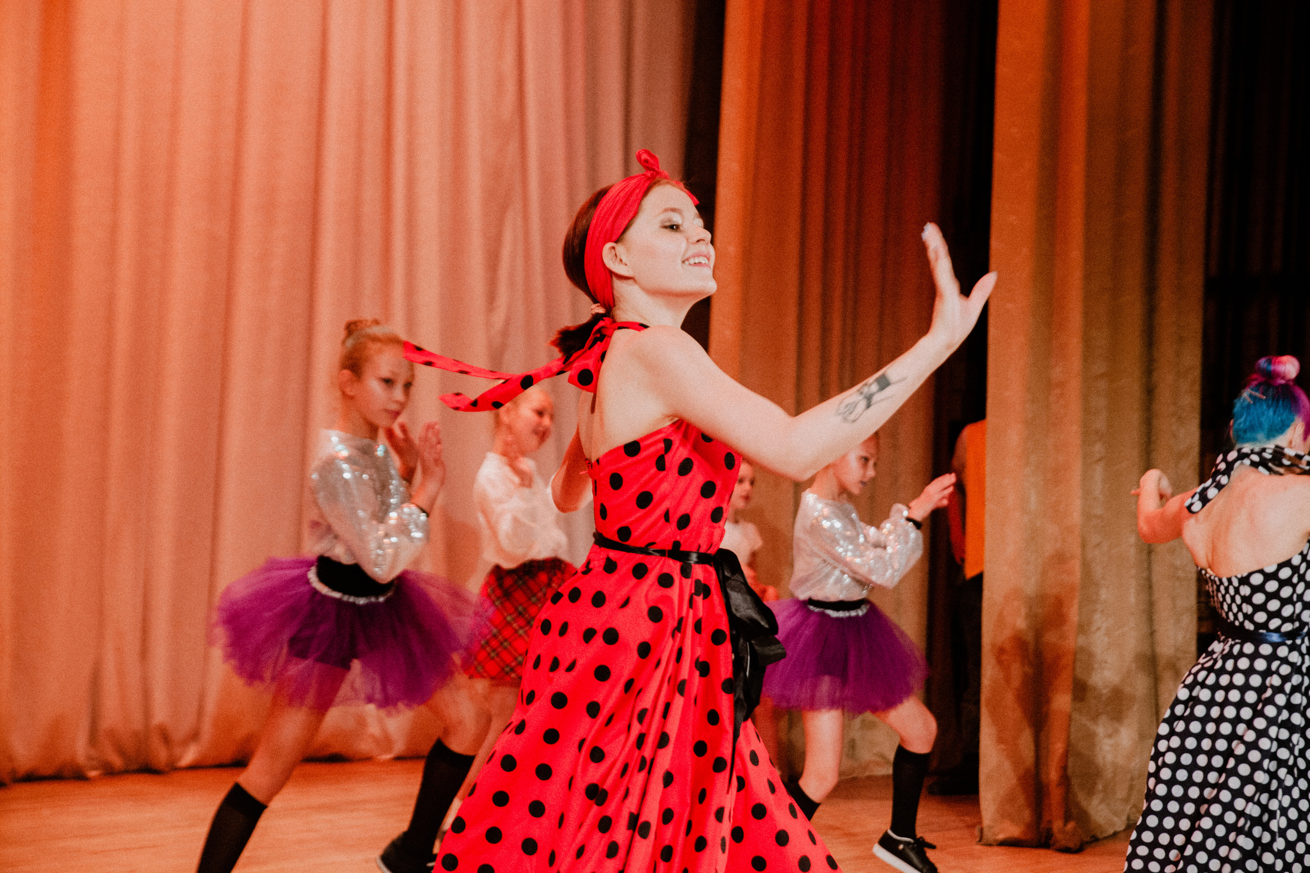 Детский танцевальный концерт. Фотограф на крещение и венчание в Нижнем Новгороде.Свадебный Фотограф