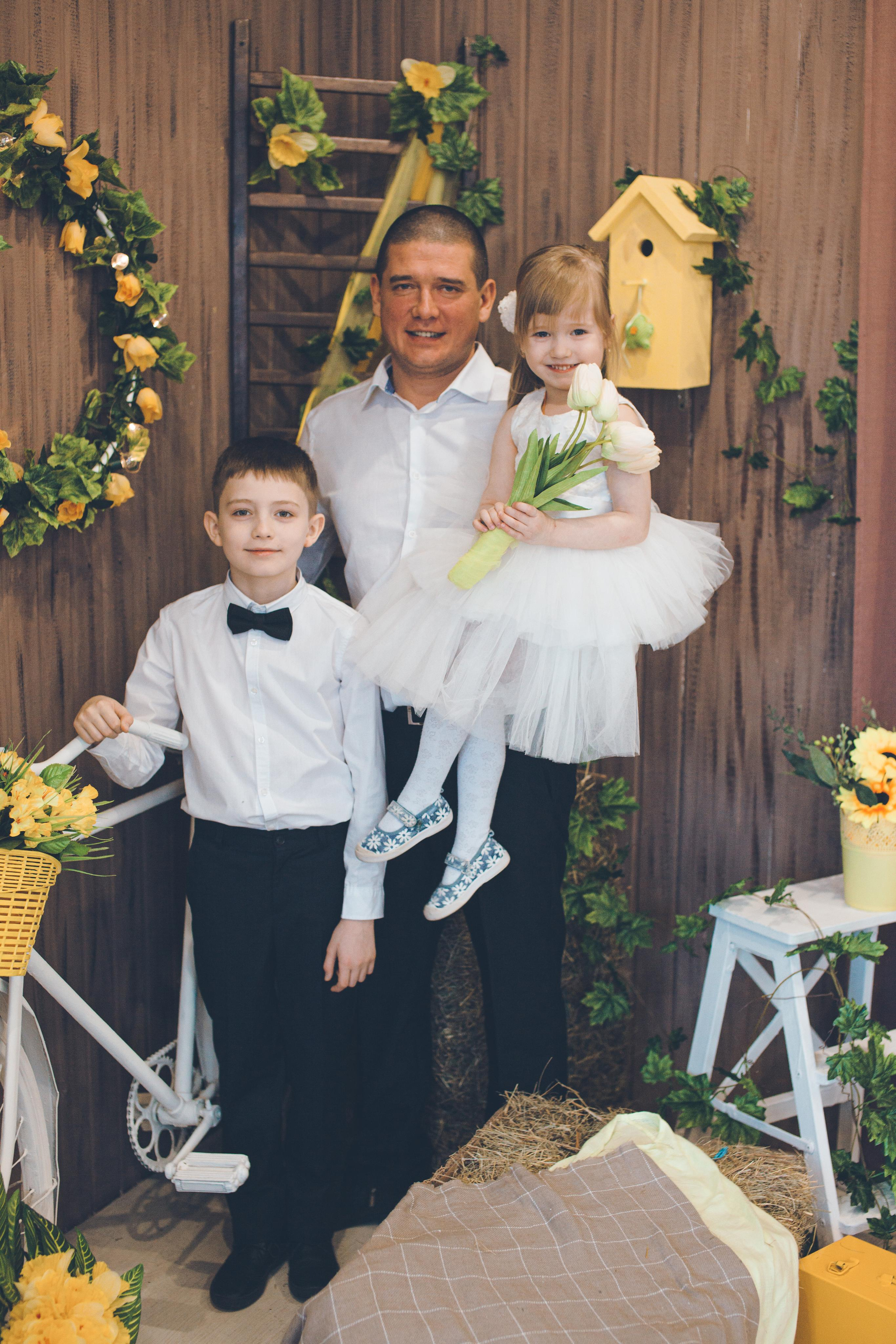 Семейная фотосессия. Фотограф на крещение и венчание в Нижнем Новгороде.Свадебный Фотограф