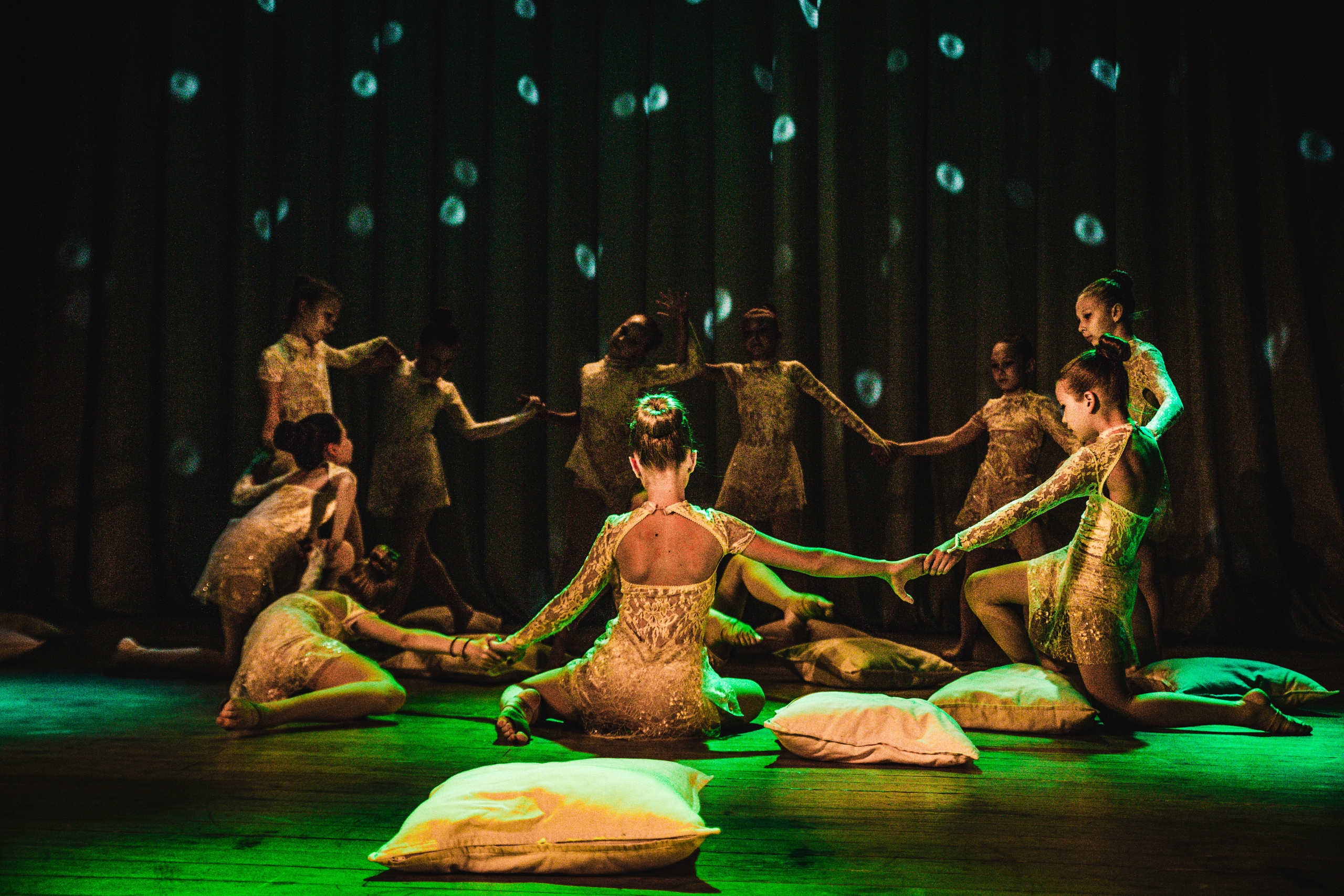 Детский танцевальный концерт. Фотограф на крещение и венчание в Нижнем Новгороде.Свадебный Фотограф