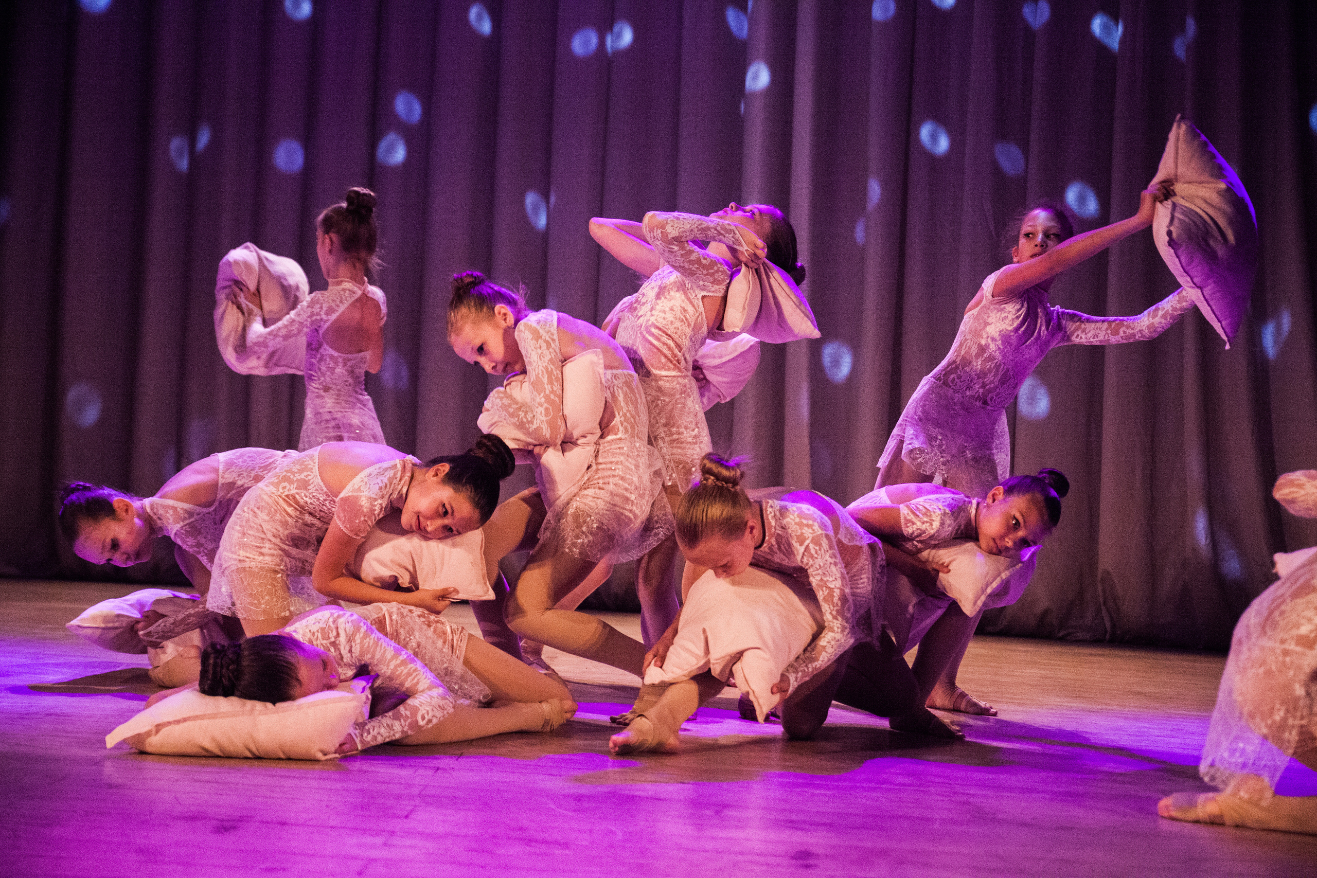 Детский танцевальный концерт. Фотограф на крещение и венчание в Нижнем Новгороде.Свадебный Фотограф