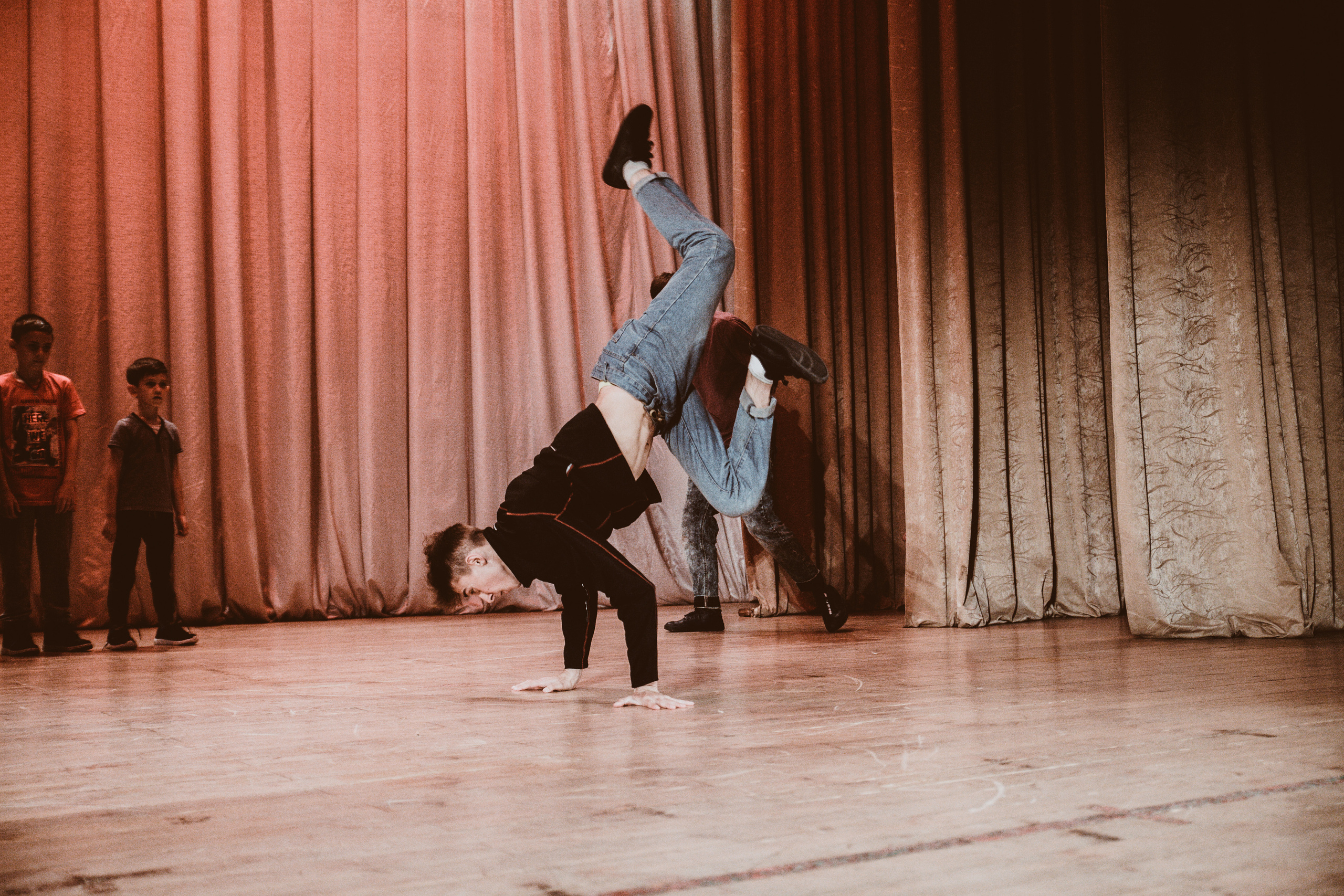 Детский танцевальный концерт. Фотограф на крещение и венчание в Нижнем Новгороде.Свадебный Фотограф