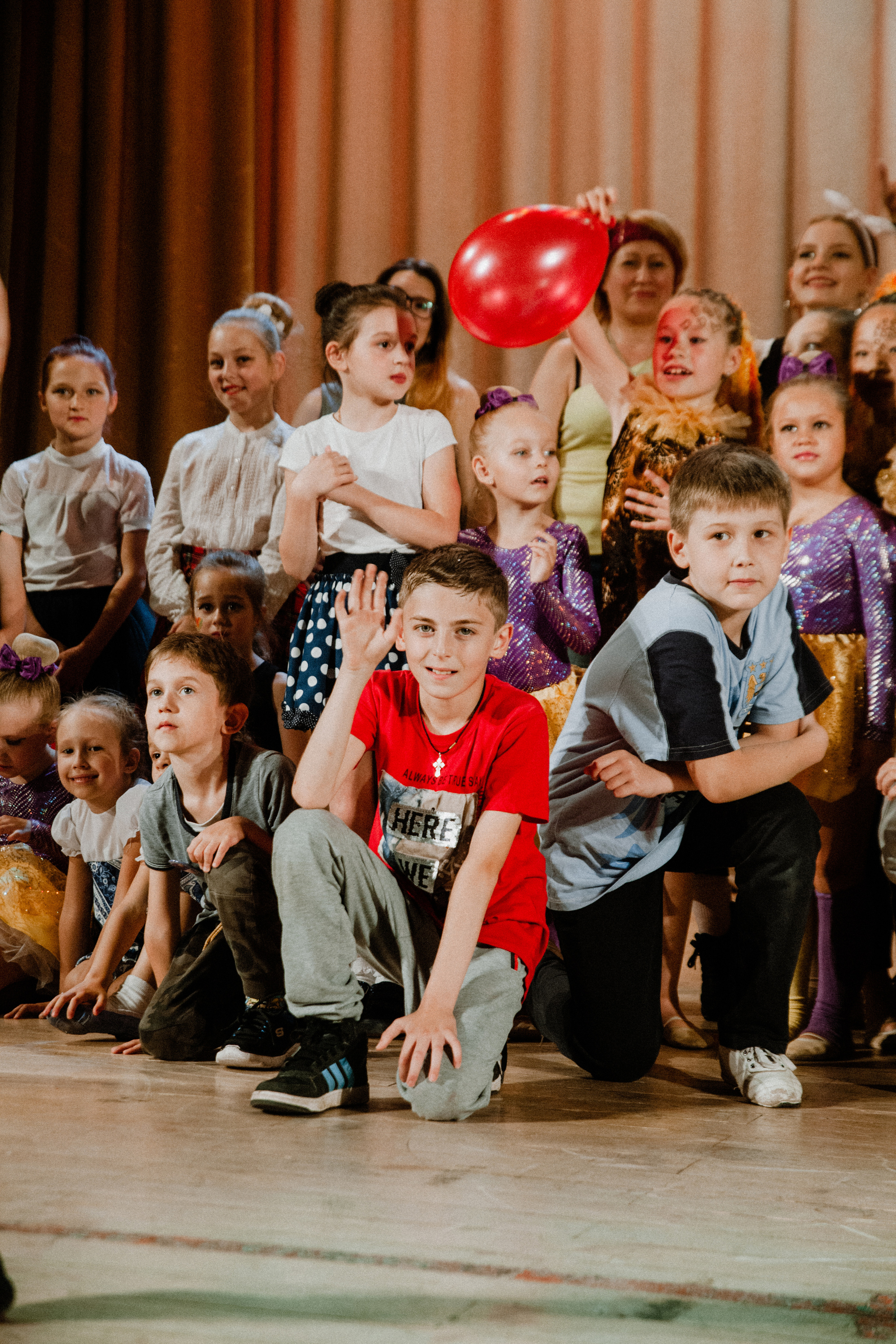 Детский танцевальный концерт. Фотограф на крещение и венчание в Нижнем Новгороде.Свадебный Фотограф