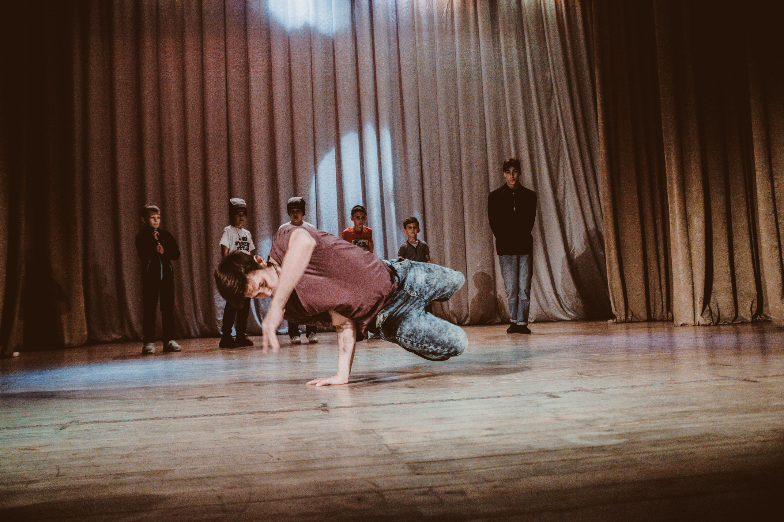 Детский танцевальный концерт. Фотограф на крещение и венчание в Нижнем Новгороде.Свадебный Фотограф