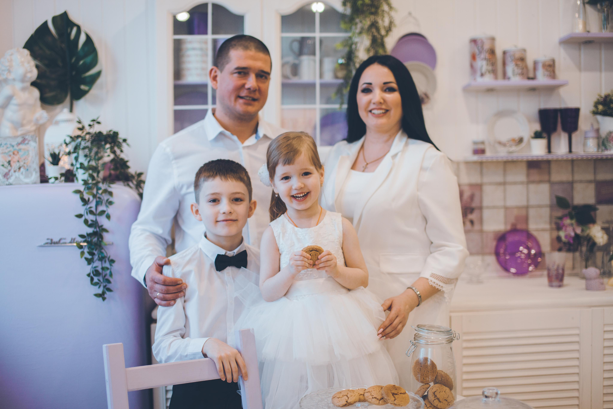 Семейная фотосессия. Фотограф на крещение и венчание в Нижнем Новгороде.Свадебный Фотограф