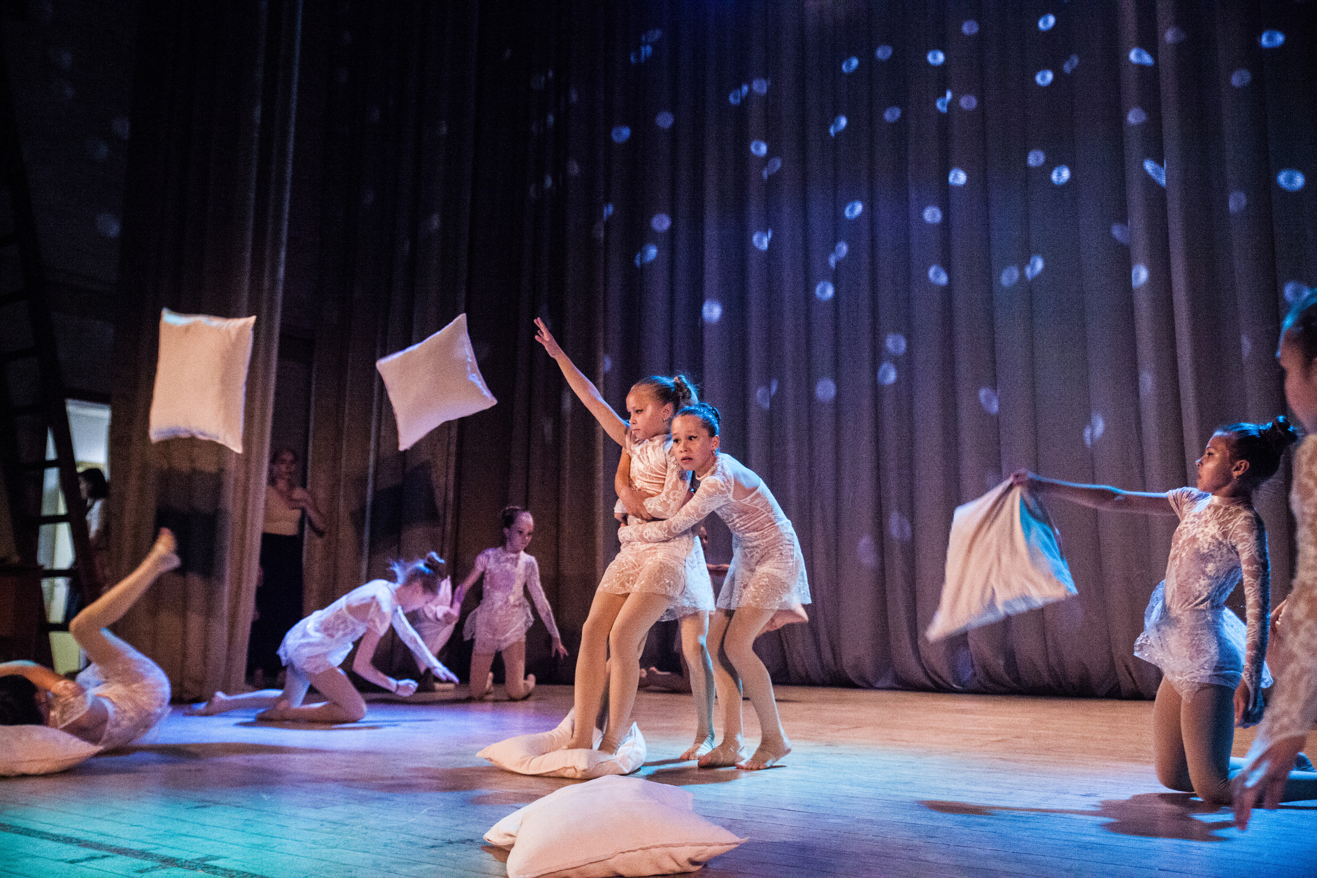 Детский танцевальный концерт. Фотограф на крещение и венчание в Нижнем Новгороде.Свадебный Фотограф