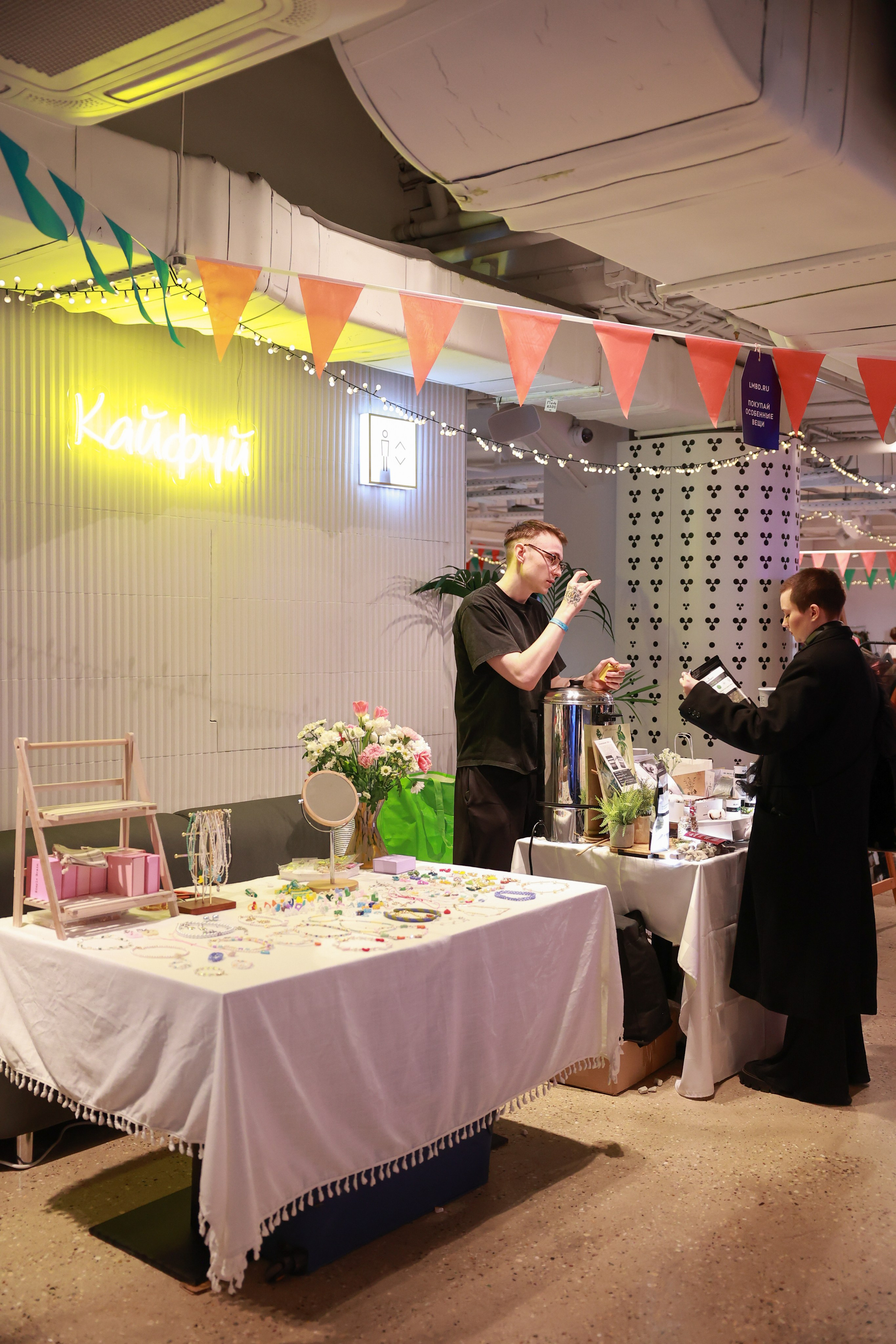 2–3 марта 2024 в пространстве «Три вокзала. Депо» / День 2 / фото Саша Жукова. Фотоотчеты «Ламбада-маркета»