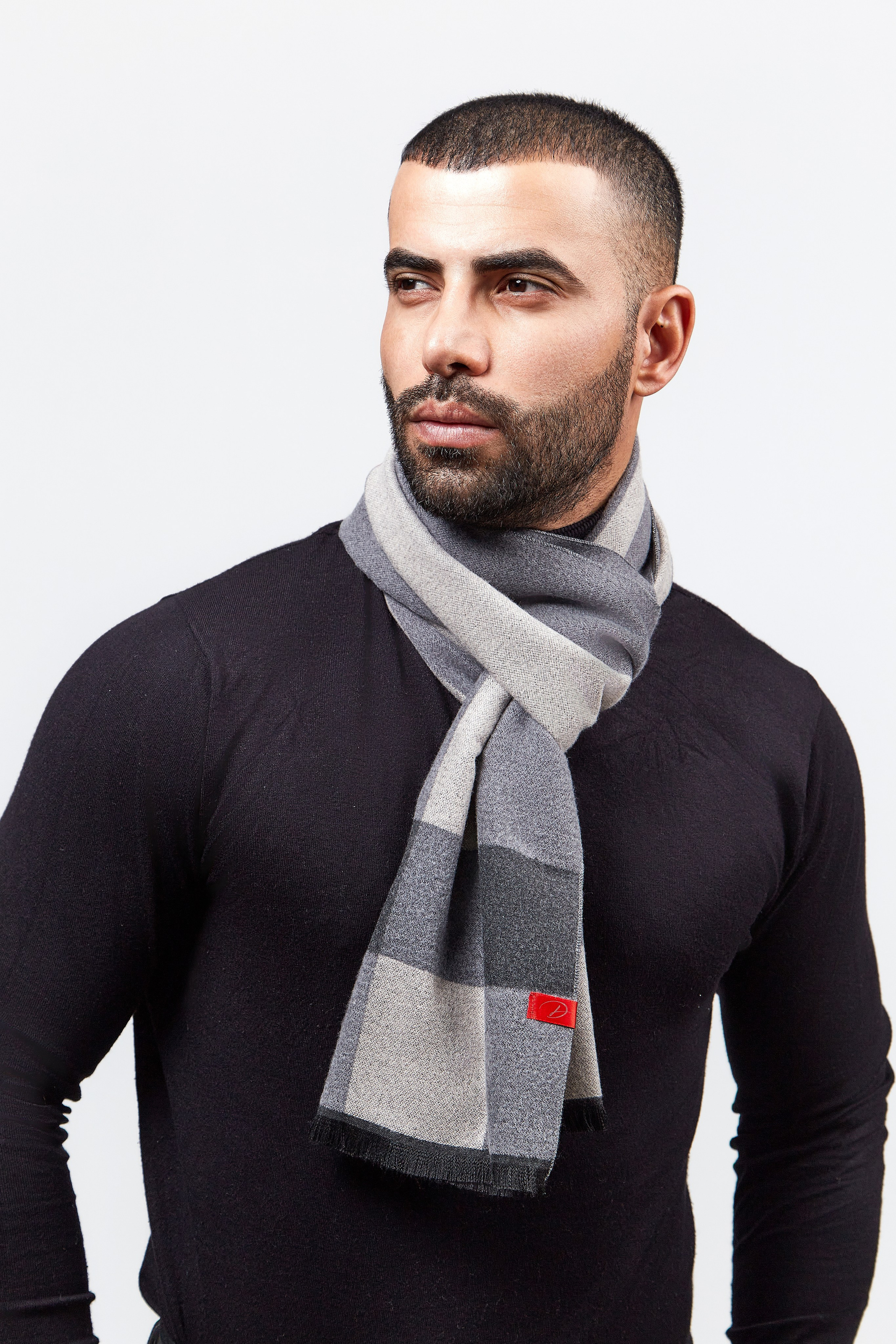 Фотосессия мужских шарфов. Фотограф Руслан Потапов в Краснодаре