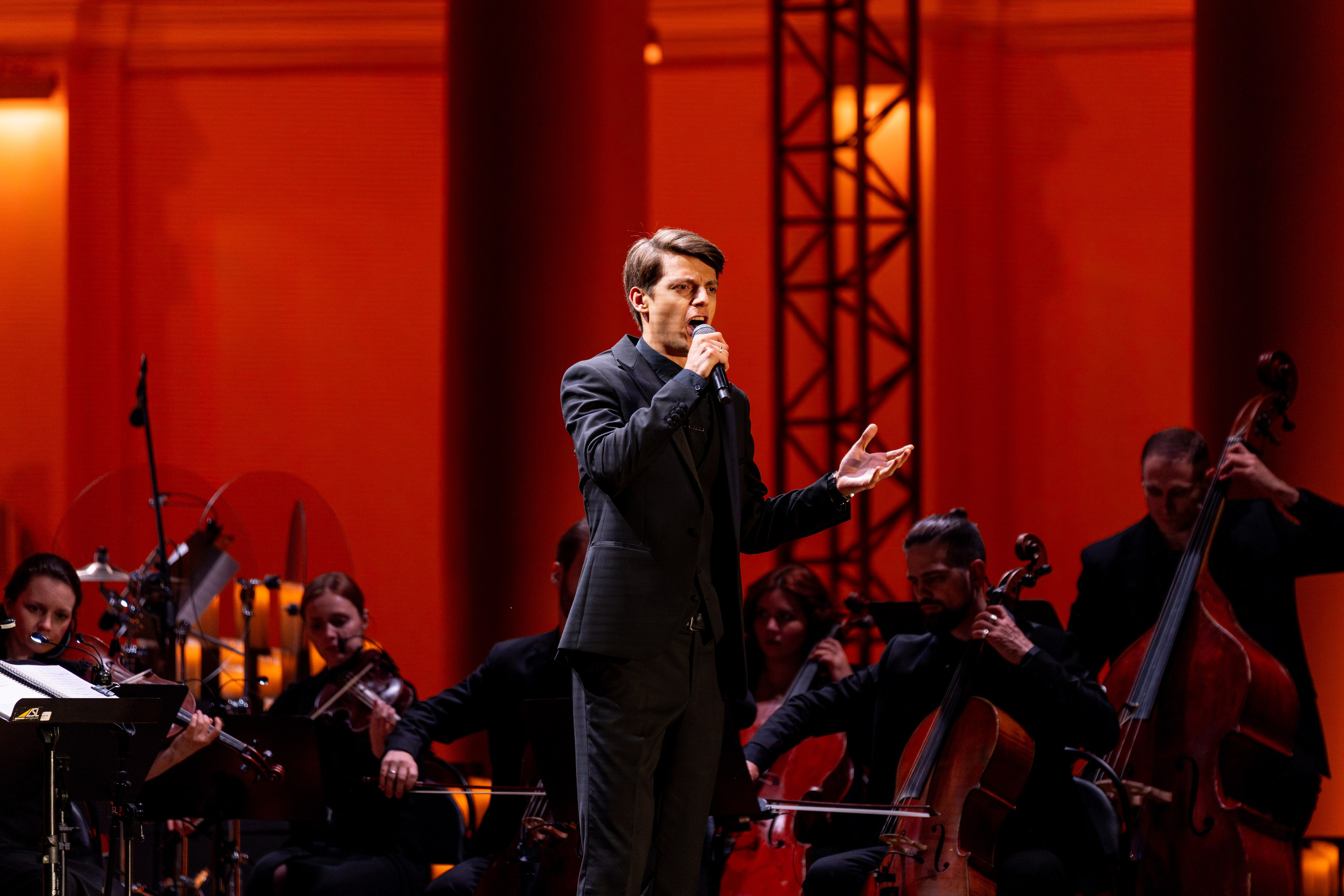 Симфонический оркестр Lumisfera при свечах. Фотограф Никита Комаров