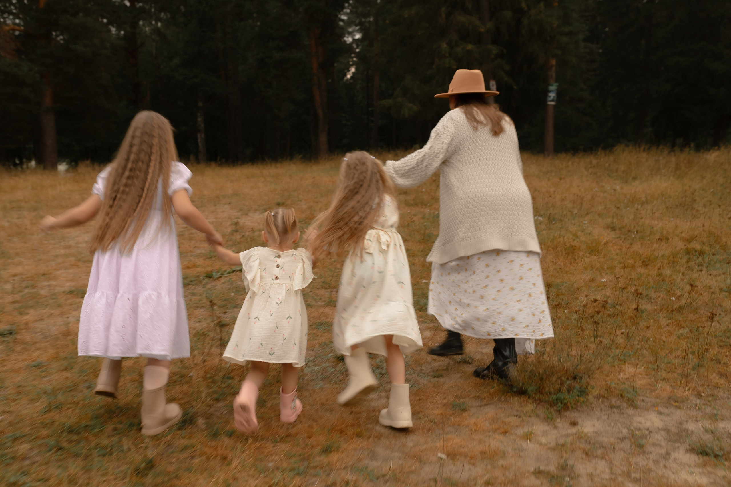 Мама Алина, Маша, Дина и Анечка. Фотограф Татьяна Семенова