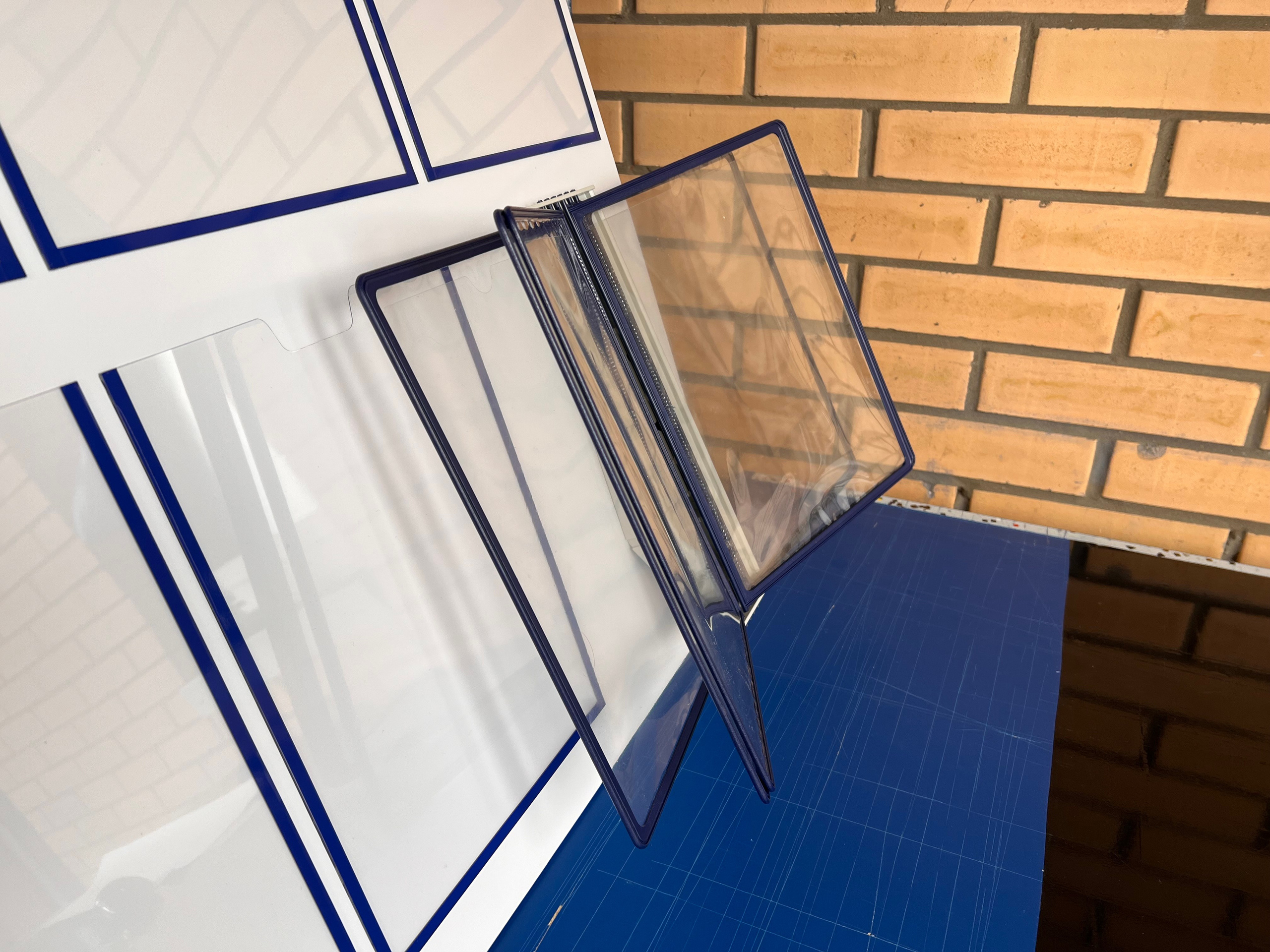 Фотографии офисных табличек, информационных стендов, вывесок