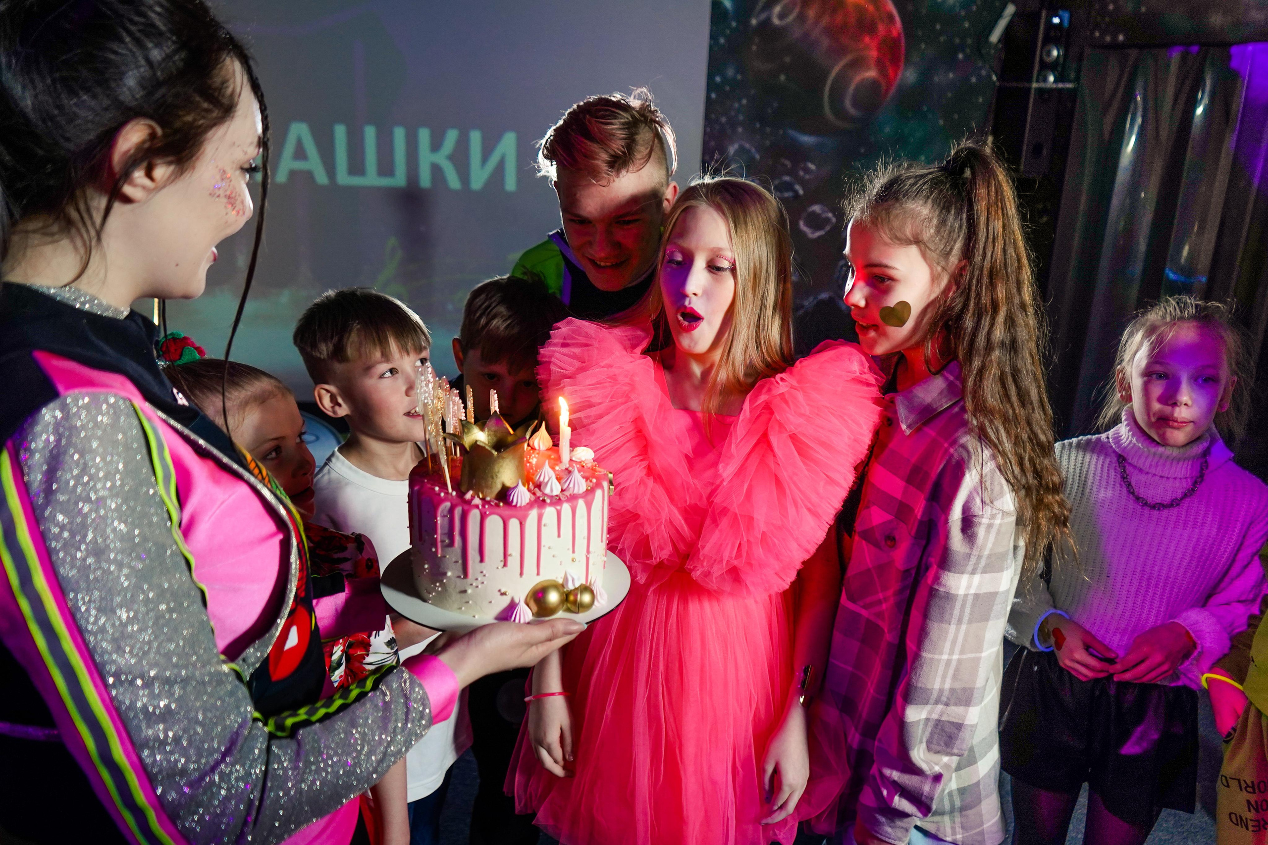 День рождения Киры в Футурамии. Семейный и портретный фотограф в Екатеринбурге Анна Лобанова