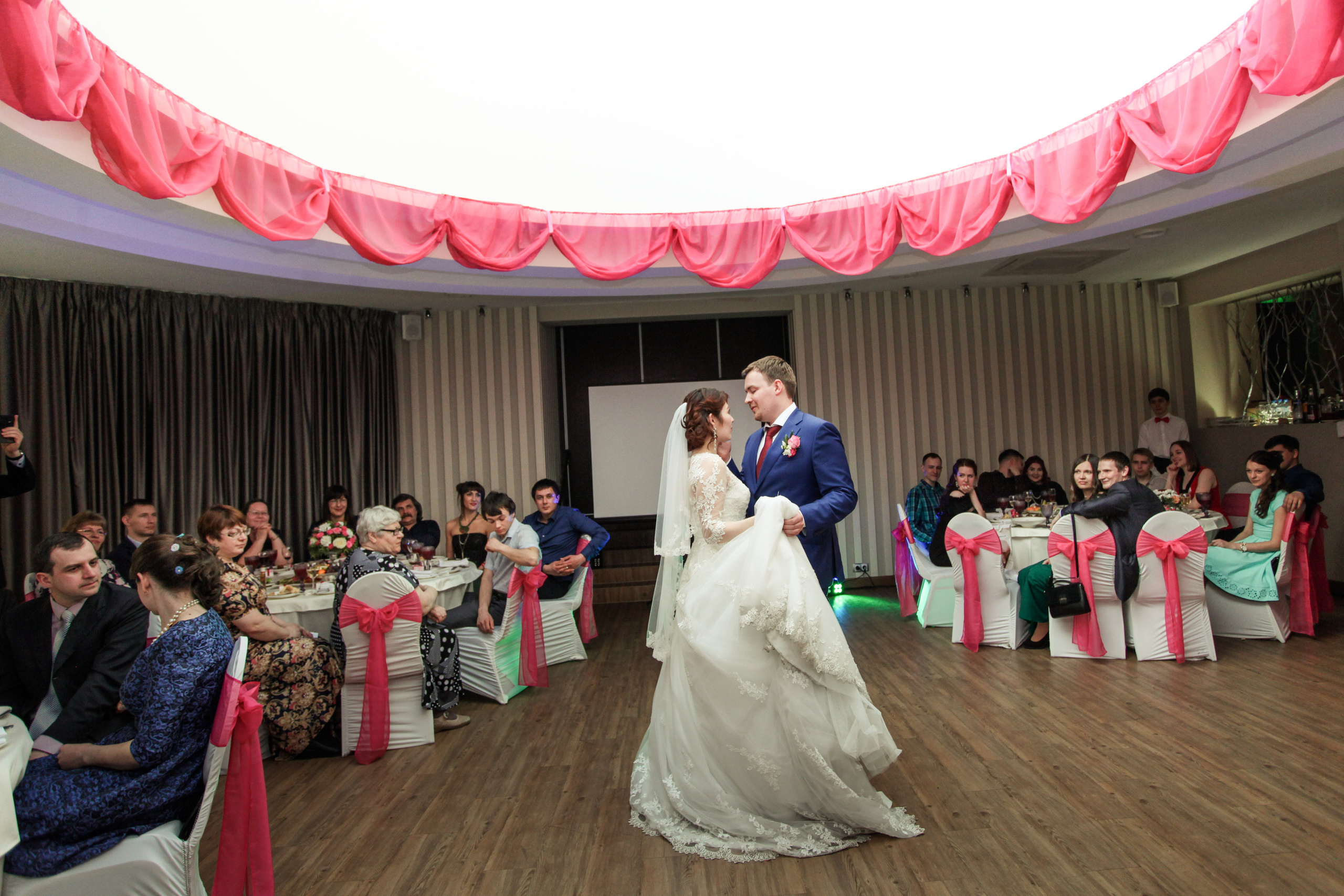 Олег и Полина 28 апреля, свадебная фотосъемка. Семейный и портретный фотограф в Екатеринбурге Анна Лобанова