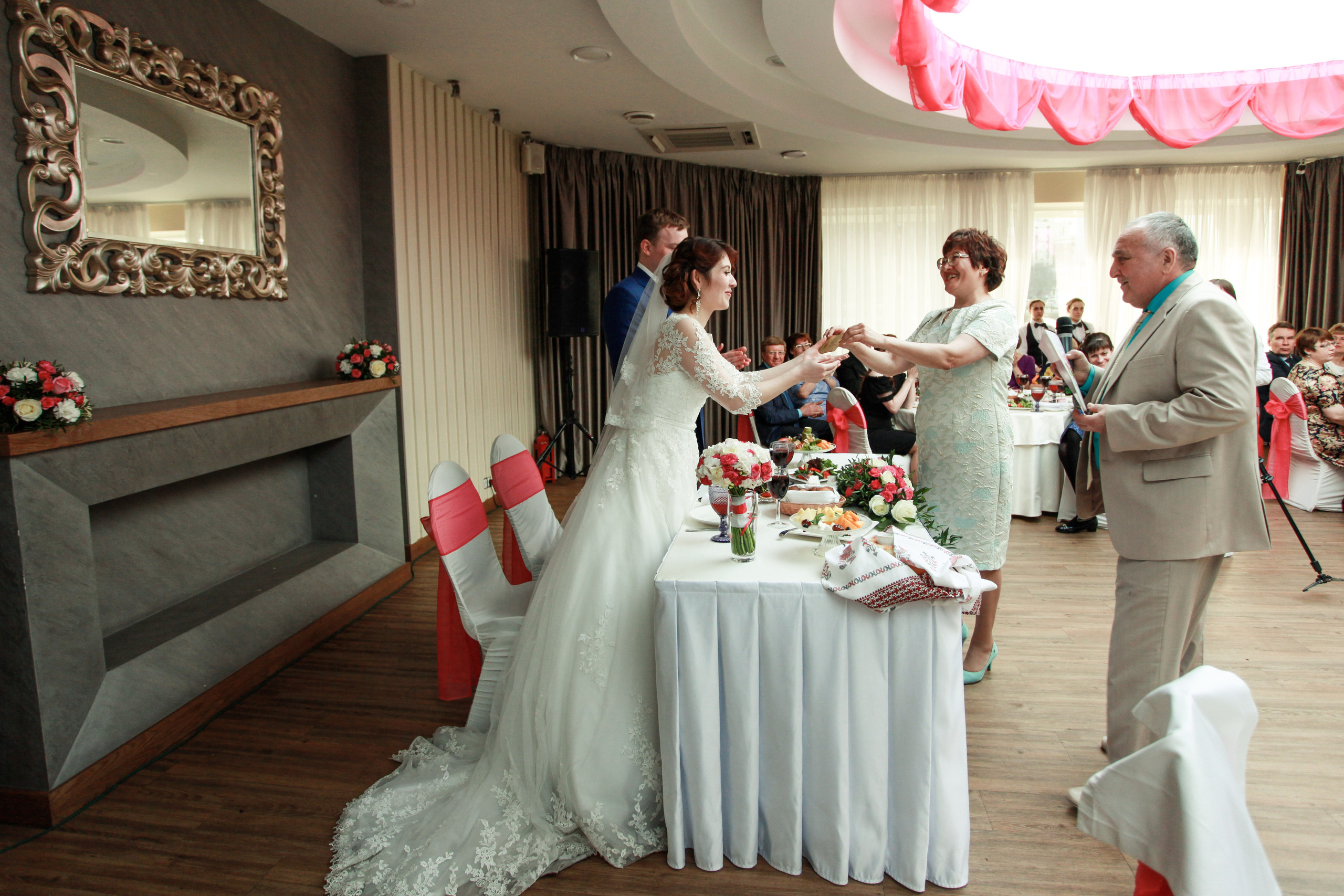 Олег и Полина 28 апреля, свадебная фотосъемка. Семейный и портретный фотограф в Екатеринбурге Анна Лобанова