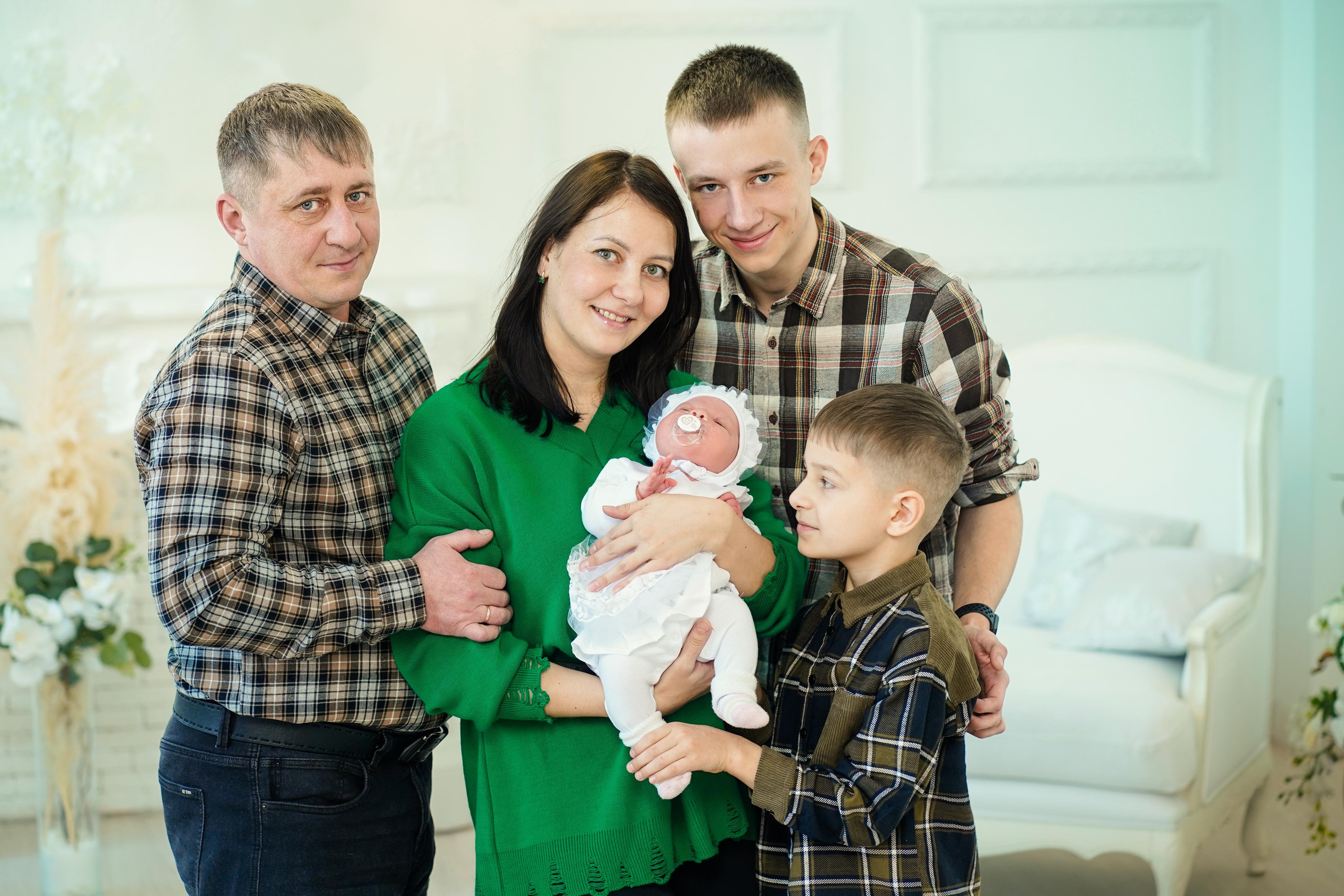 Семейная фотосессия в честь рождения дочки. Семейный и портретный фотограф в Екатеринбурге Анна Лобанова