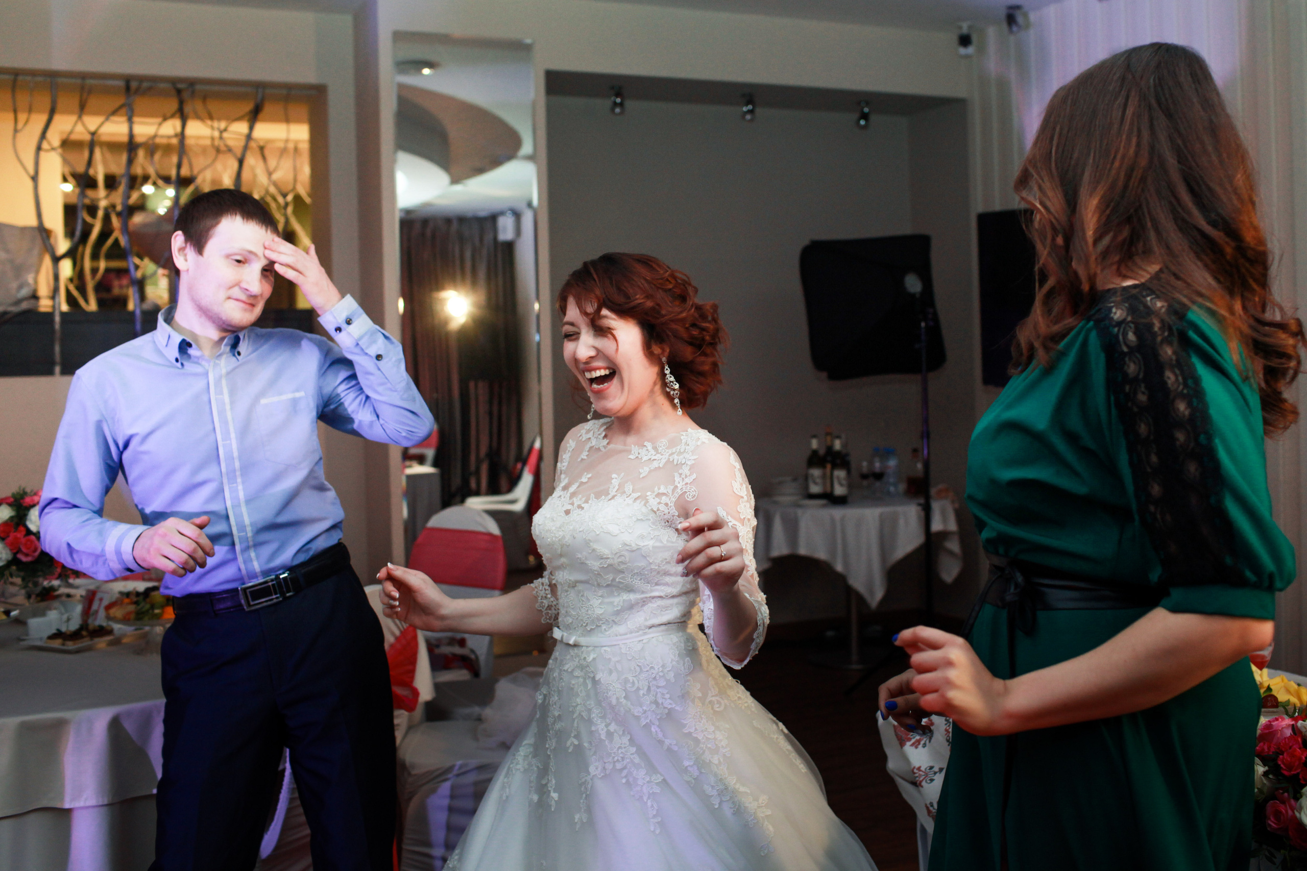 Олег и Полина 28 апреля, свадебная фотосъемка. Семейный и портретный фотограф в Екатеринбурге Анна Лобанова