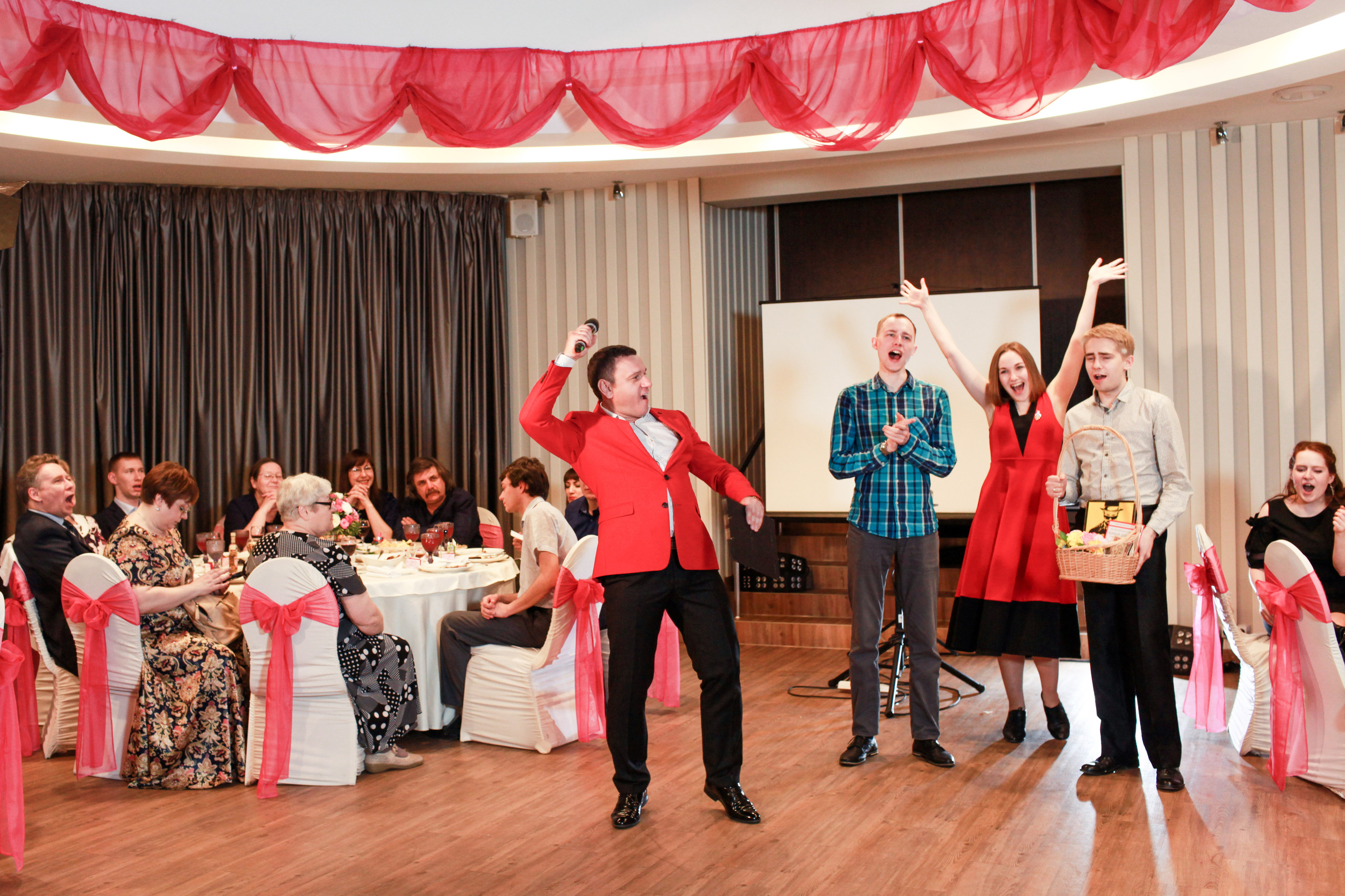 Олег и Полина 28 апреля, свадебная фотосъемка. Семейный и портретный фотограф в Екатеринбурге Анна Лобанова