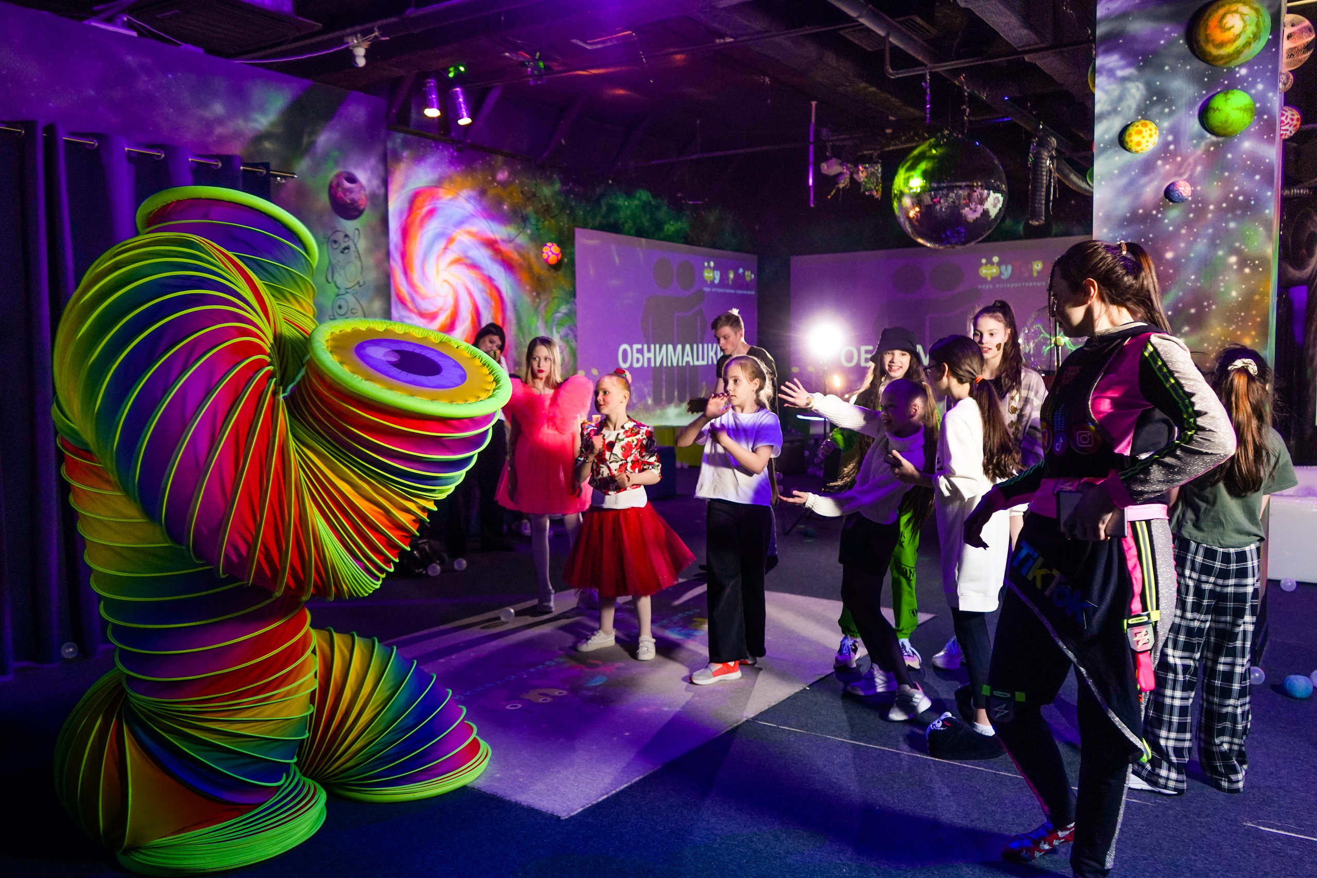 День рождения Киры в Футурамии. Семейный и портретный фотограф в Екатеринбурге Анна Лобанова