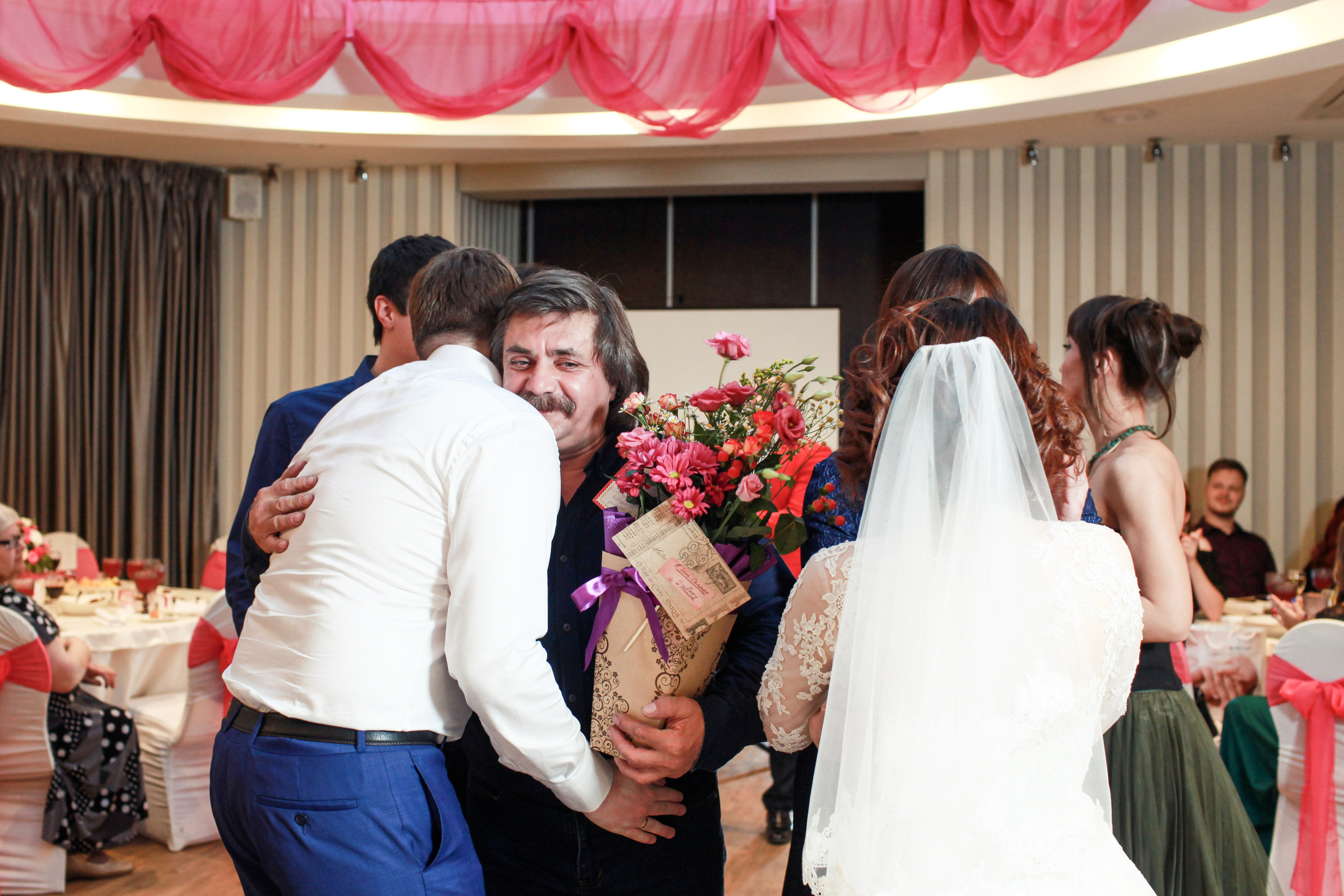 Олег и Полина 28 апреля, свадебная фотосъемка. Семейный и портретный фотограф в Екатеринбурге Анна Лобанова