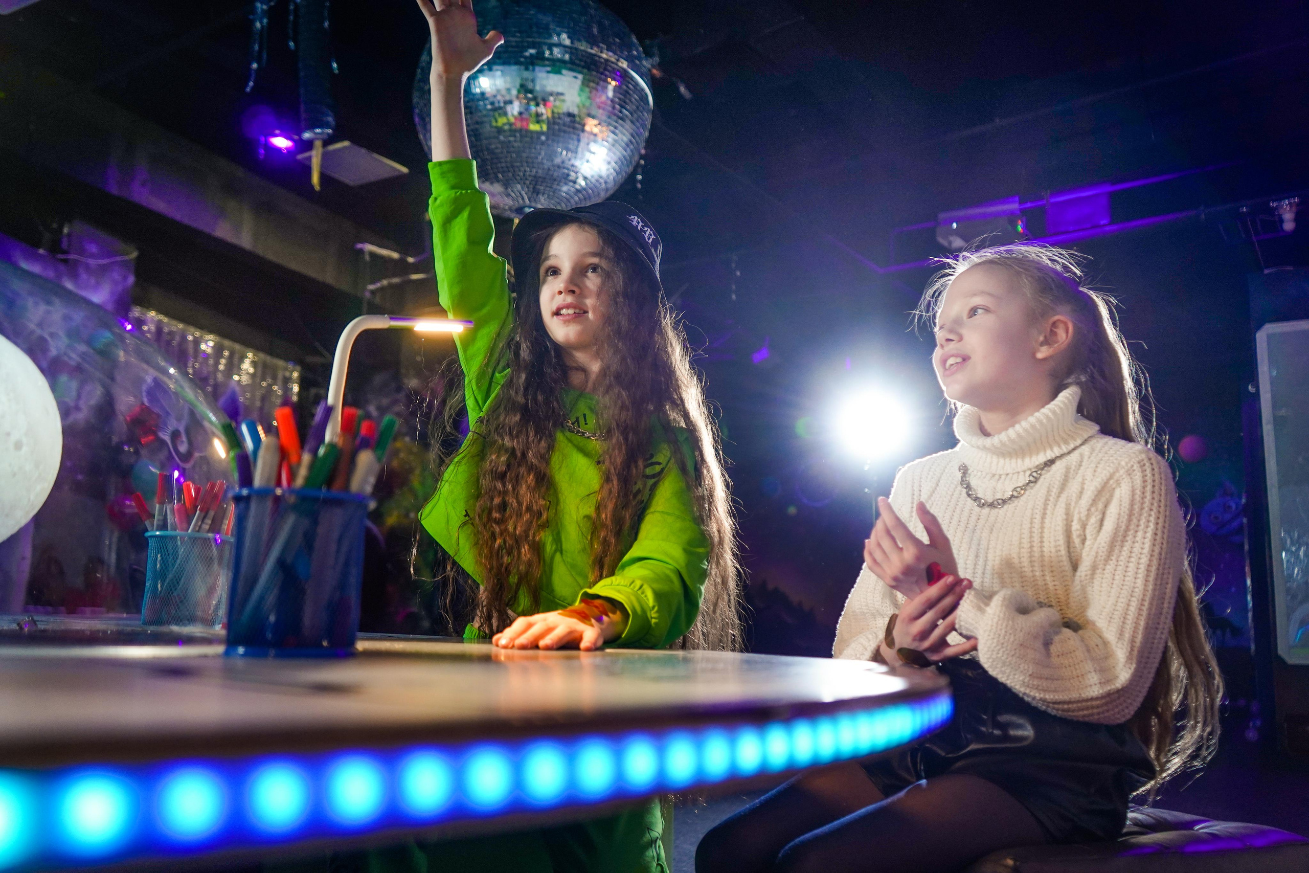 День рождения Киры в Футурамии. Семейный и портретный фотограф в Екатеринбурге Анна Лобанова