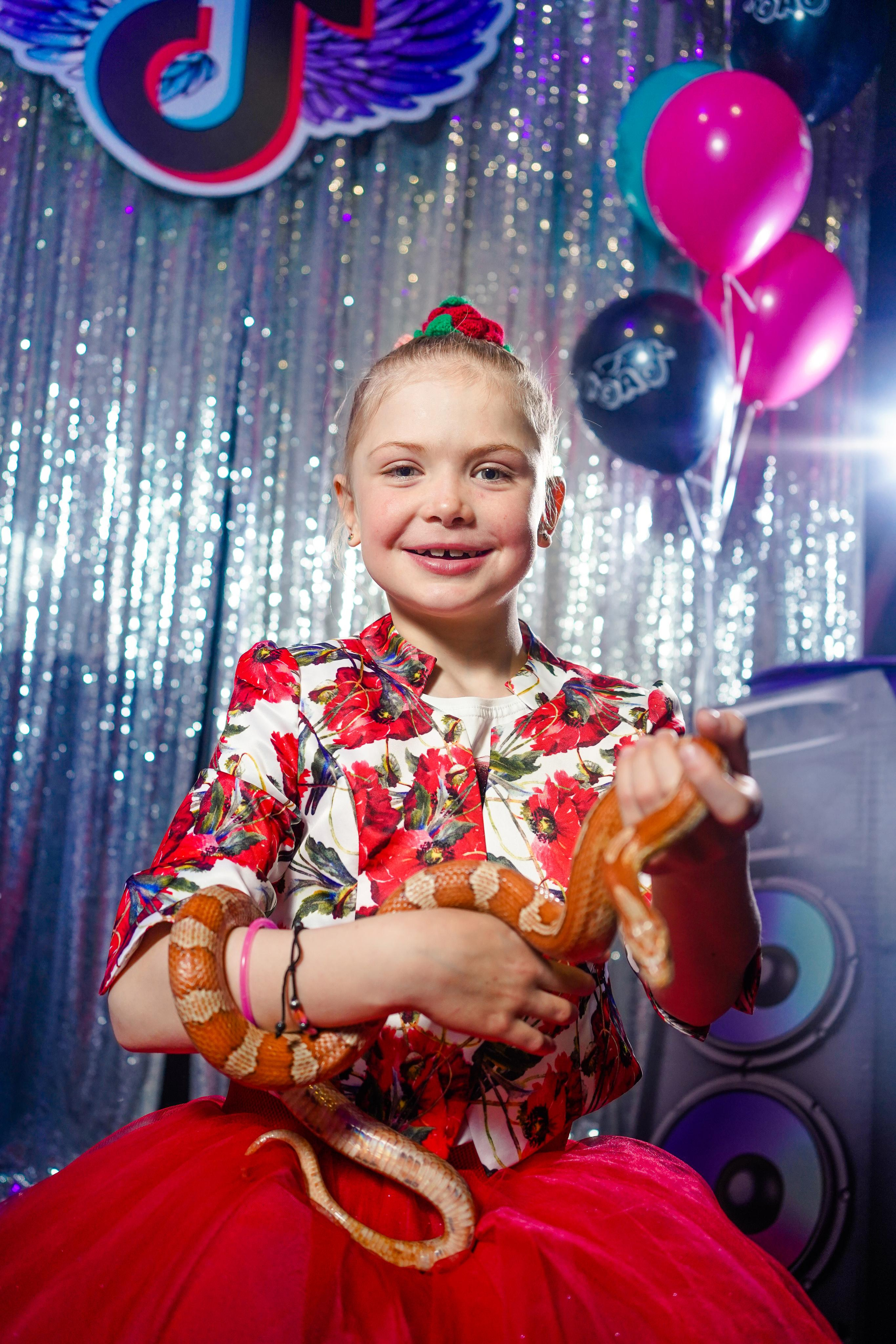 День рождения Киры в Футурамии. Семейный и портретный фотограф в Екатеринбурге Анна Лобанова