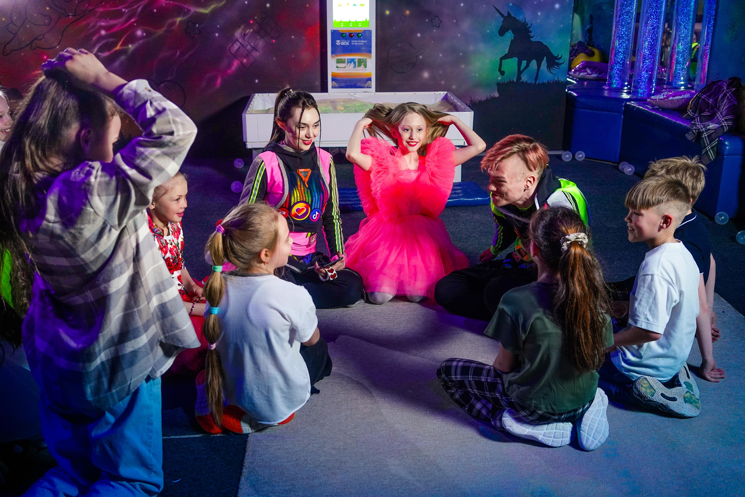 День рождения Киры в Футурамии. Семейный и портретный фотограф в Екатеринбурге Анна Лобанова