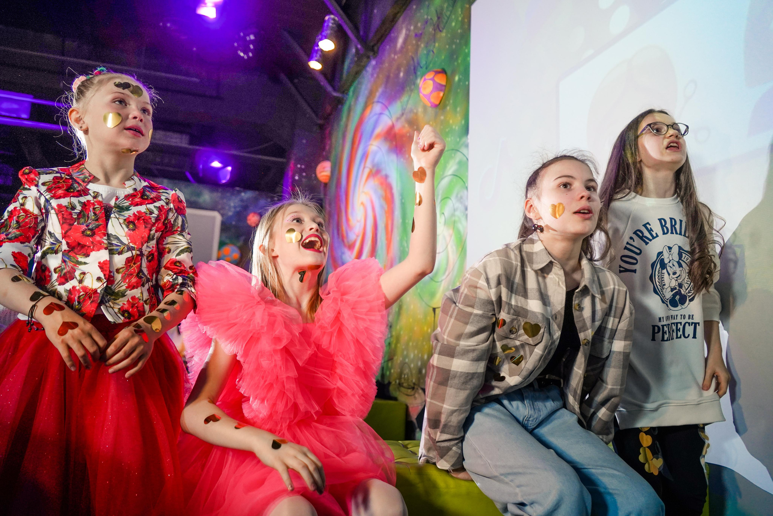 День рождения Киры в Футурамии. Семейный и портретный фотограф в Екатеринбурге Анна Лобанова