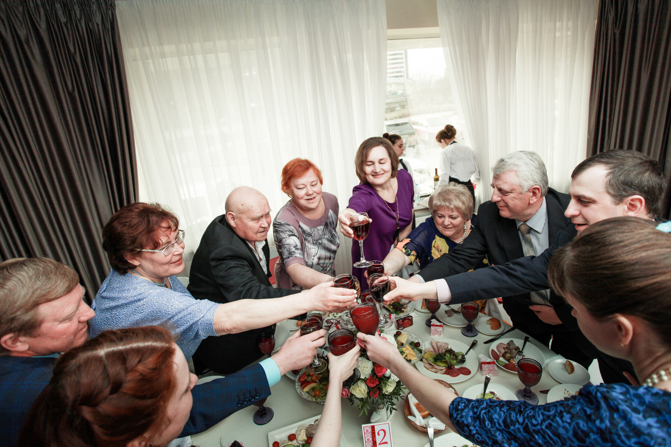 Олег и Полина 28 апреля, свадебная фотосъемка. Семейный и портретный фотограф в Екатеринбурге Анна Лобанова